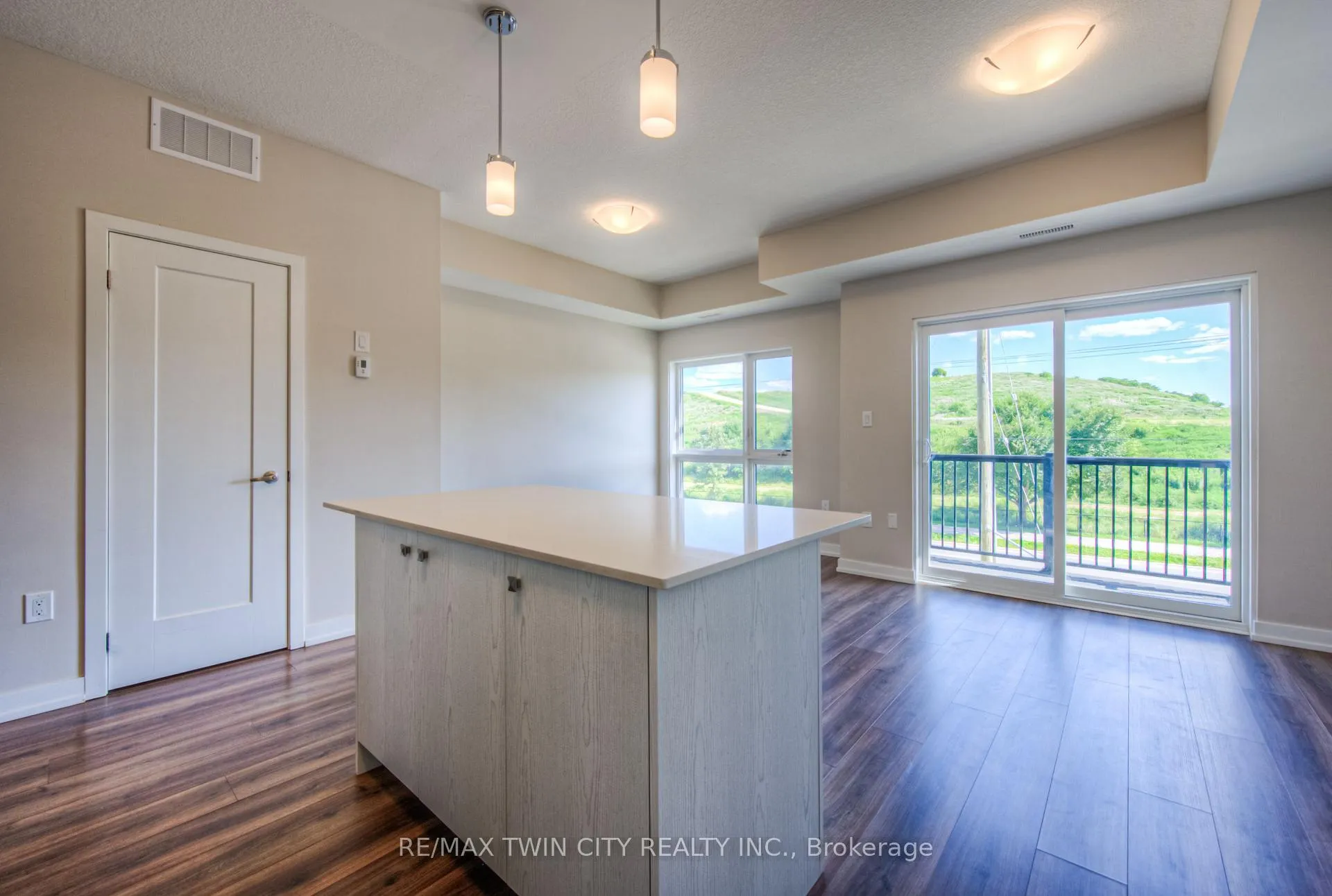 Photo 16 of Unit D13, 10 Palace Street, Kitchener, Laurentian Hills — HOMEH