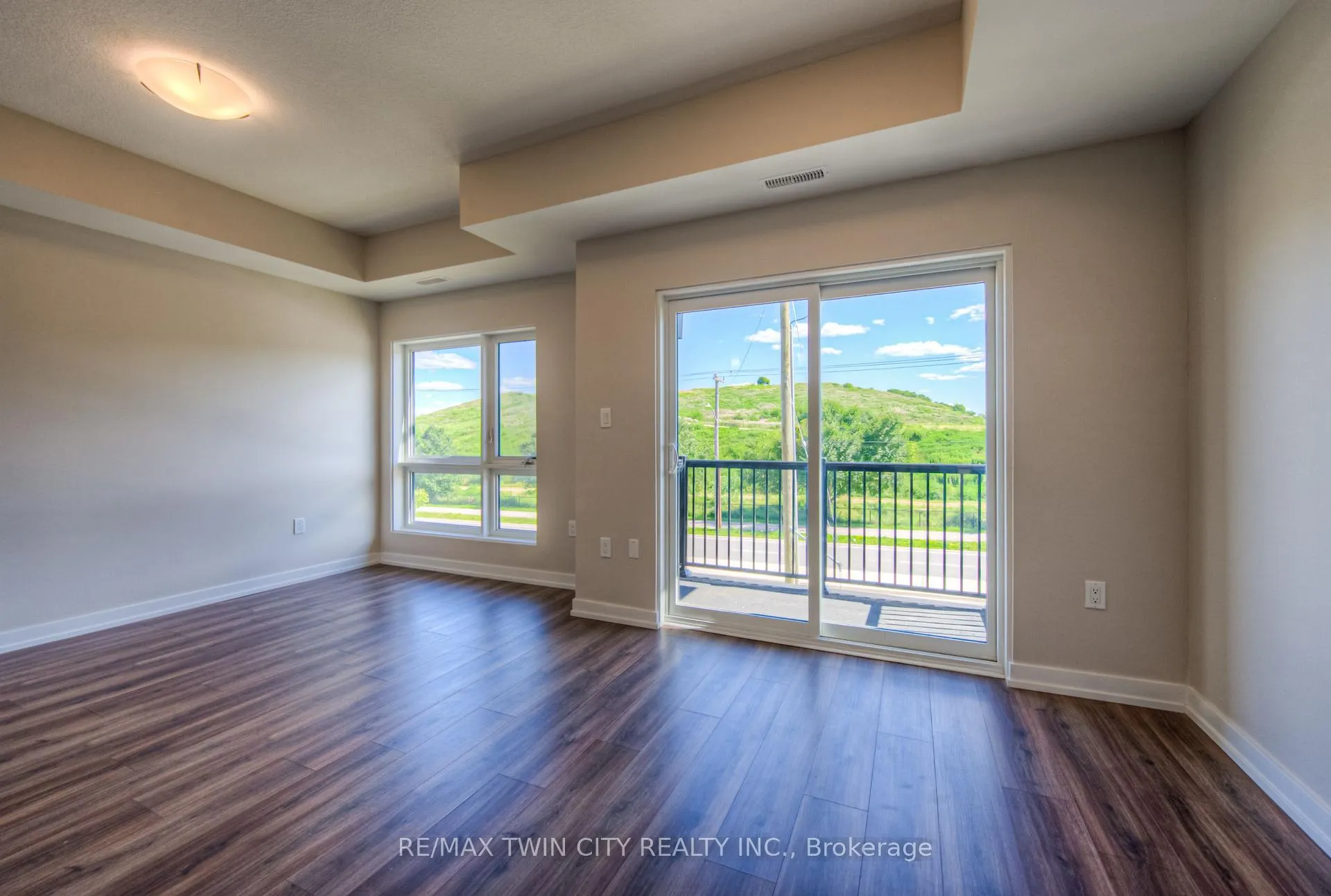 Photo 18 of Unit D13, 10 Palace Street, Kitchener, Laurentian Hills — HOMEH
