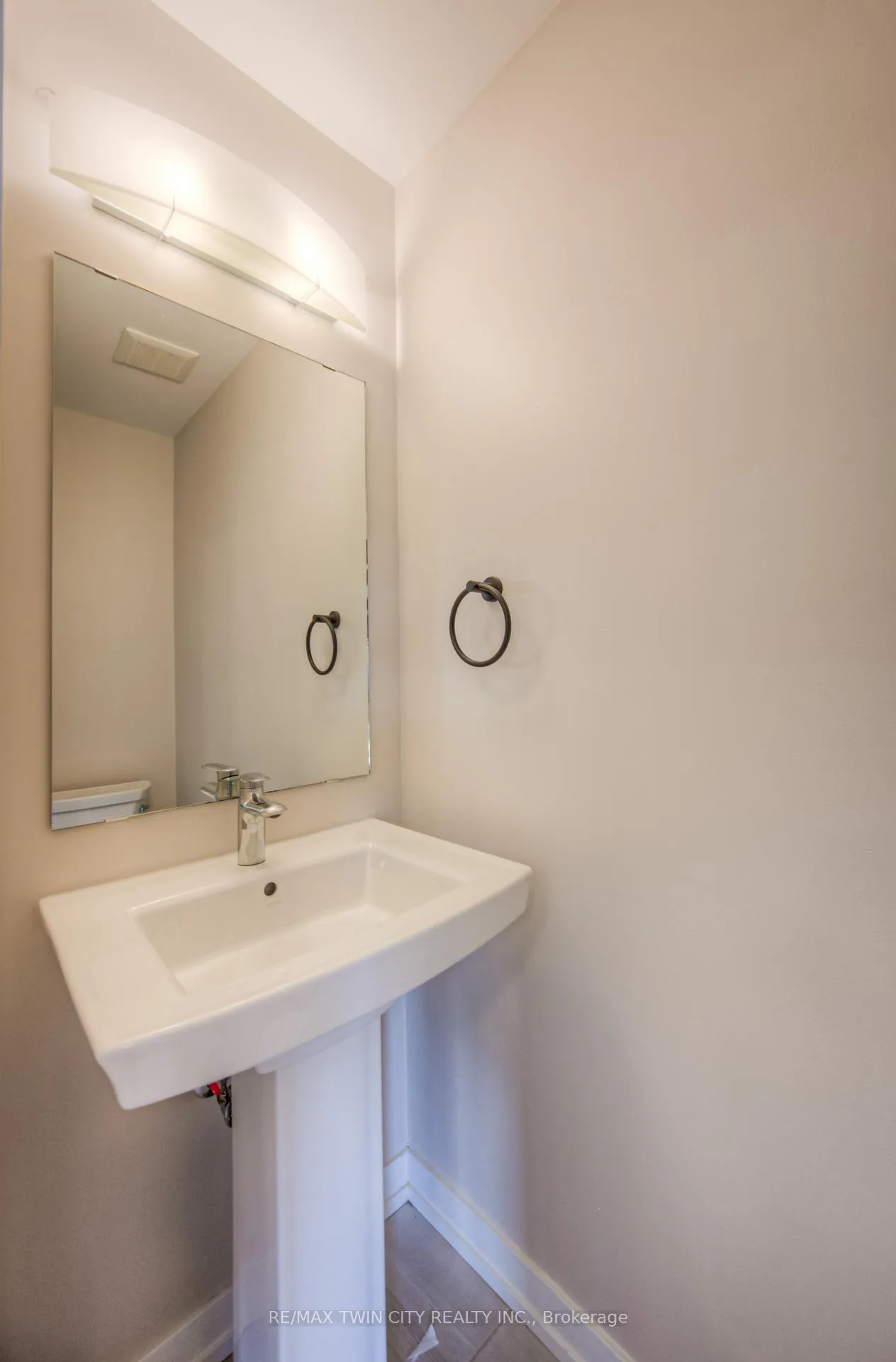 Photo 21 of Unit D13, 10 Palace Street, Kitchener, Laurentian Hills — HOMEH