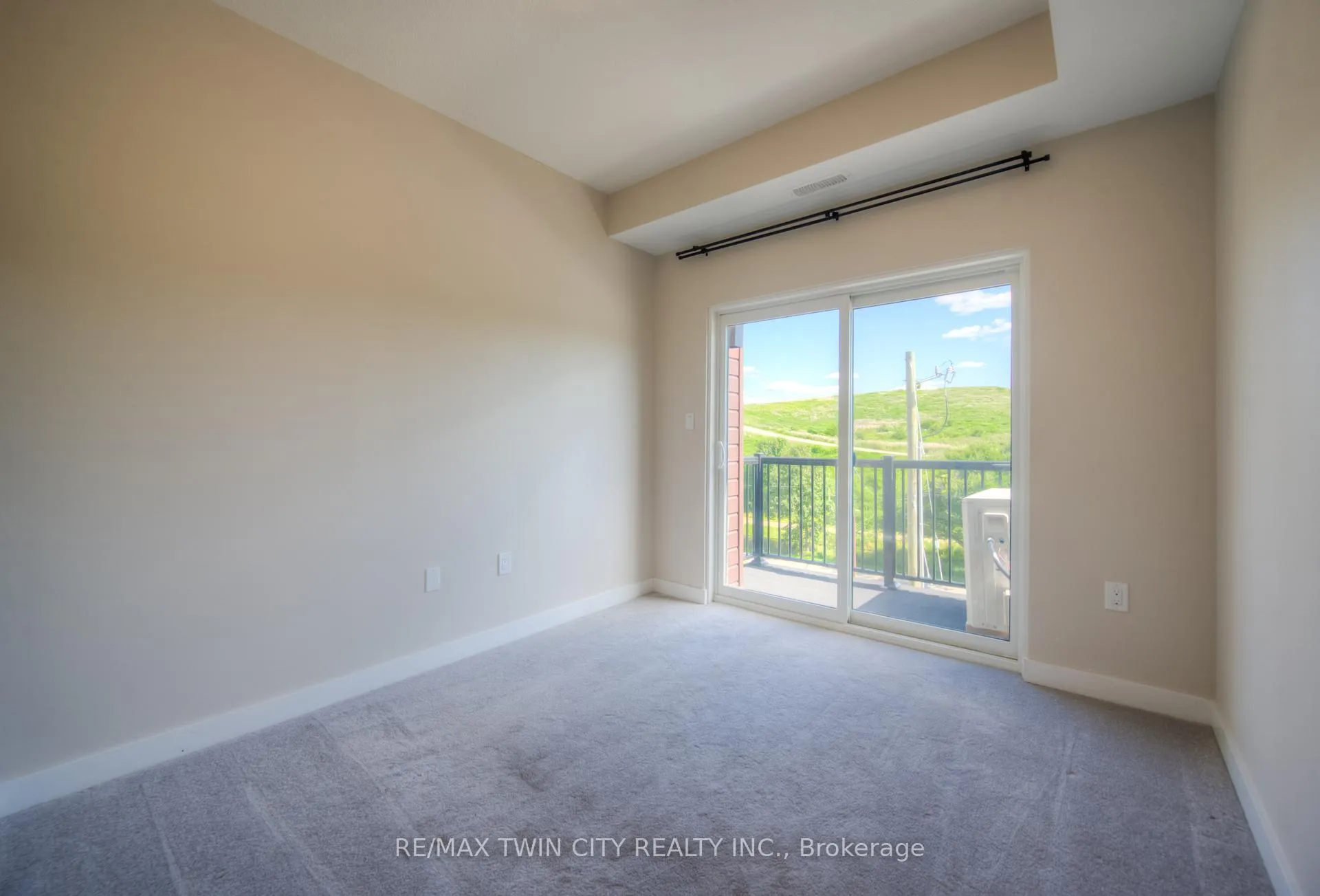 Photo 28 of Unit D13, 10 Palace Street, Kitchener, Laurentian Hills — HOMEH