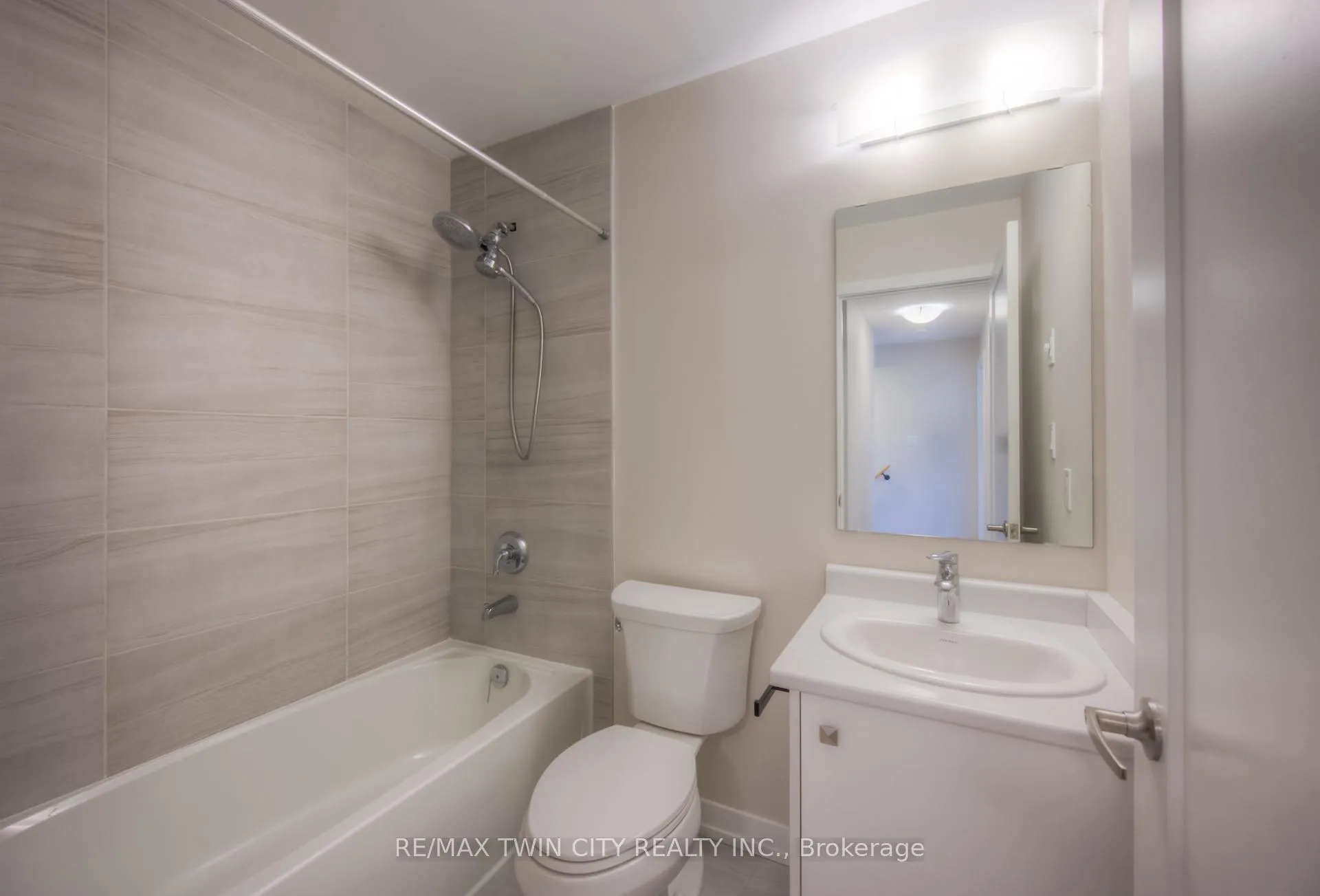 Photo 31 of Unit D13, 10 Palace Street, Kitchener, Laurentian Hills — HOMEH