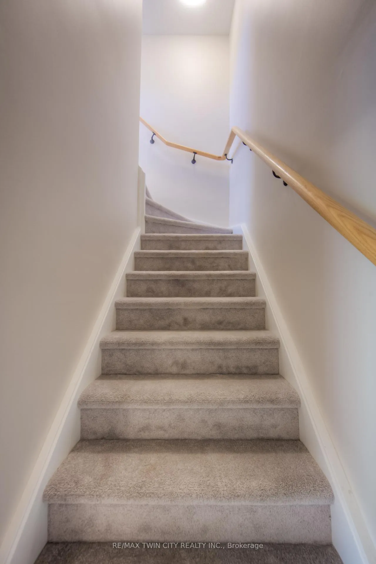 Photo 34 of Unit D13, 10 Palace Street, Kitchener, Laurentian Hills — HOMEH
