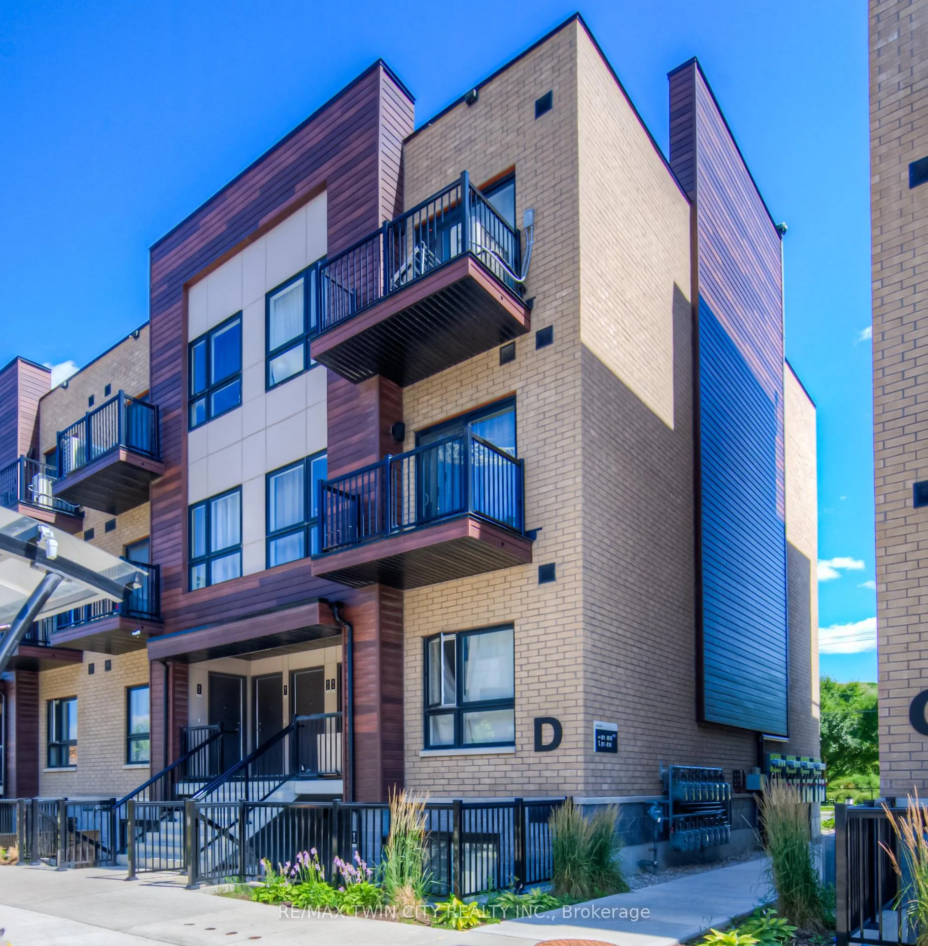Photo 36 of Unit D13, 10 Palace Street, Kitchener, Laurentian Hills — HOMEH