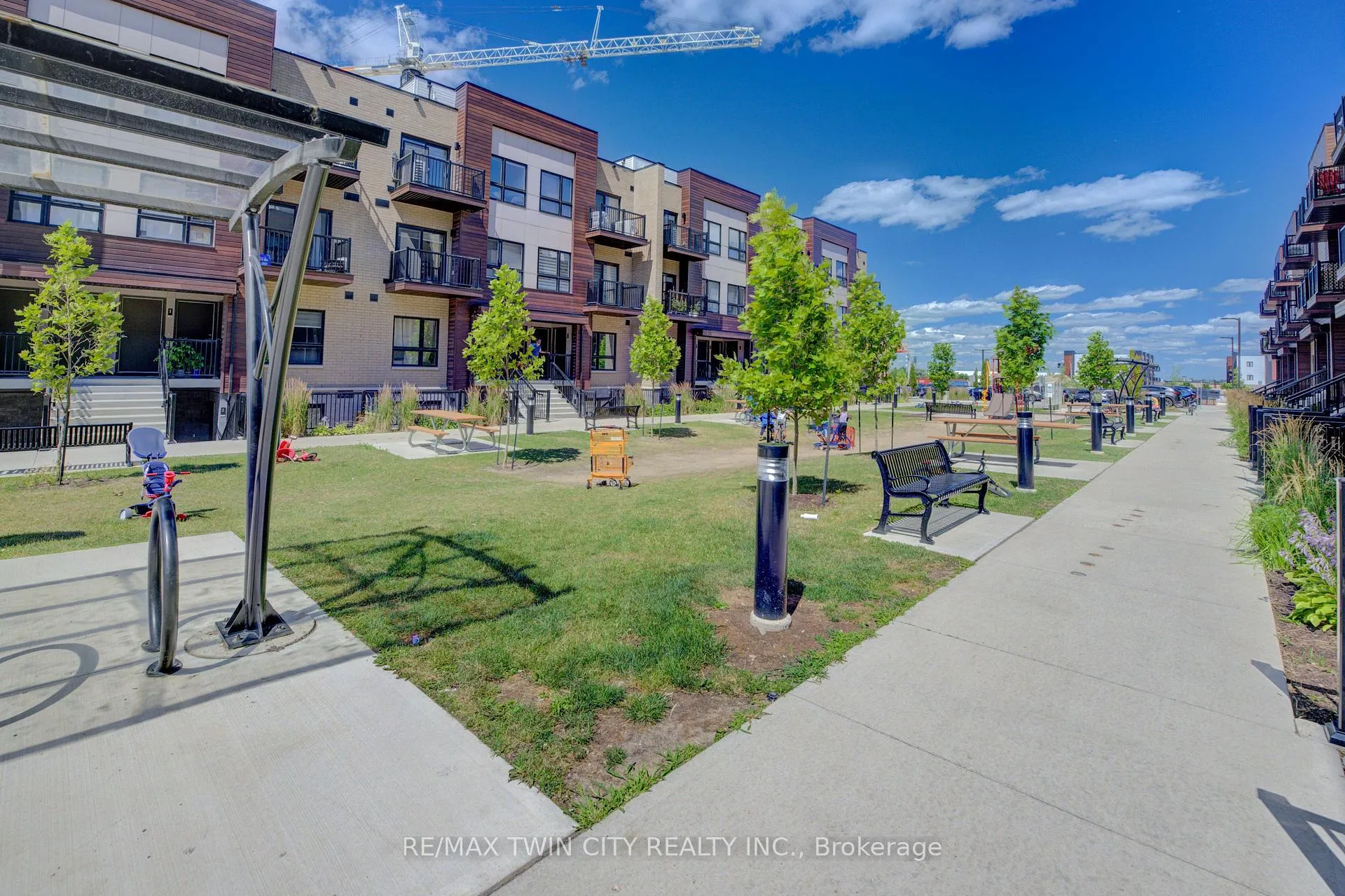 Photo 39 of Unit D13, 10 Palace Street, Kitchener, Laurentian Hills — HOMEH