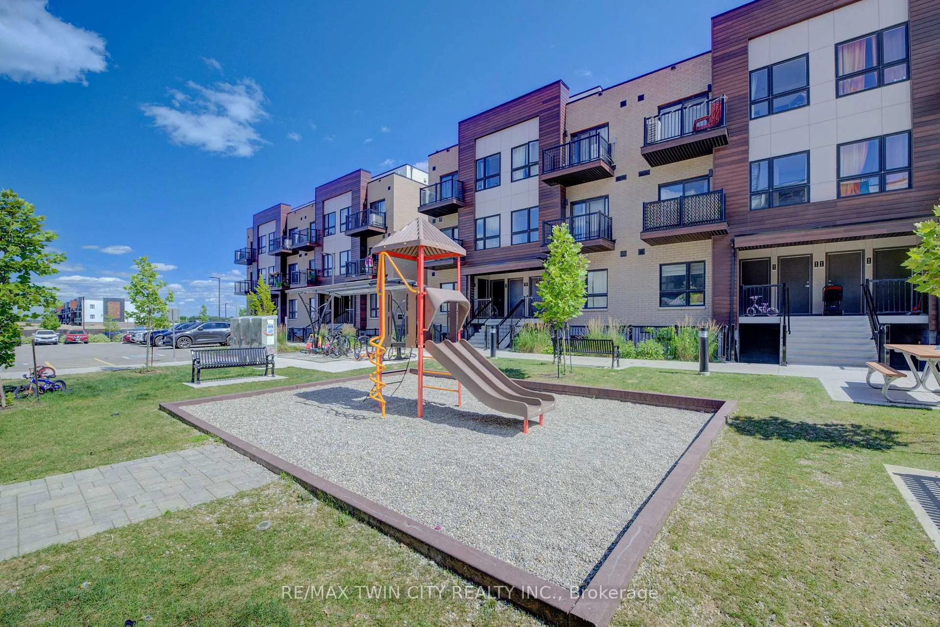 Photo 41 of Unit D13, 10 Palace Street, Kitchener, Laurentian Hills — HOMEH