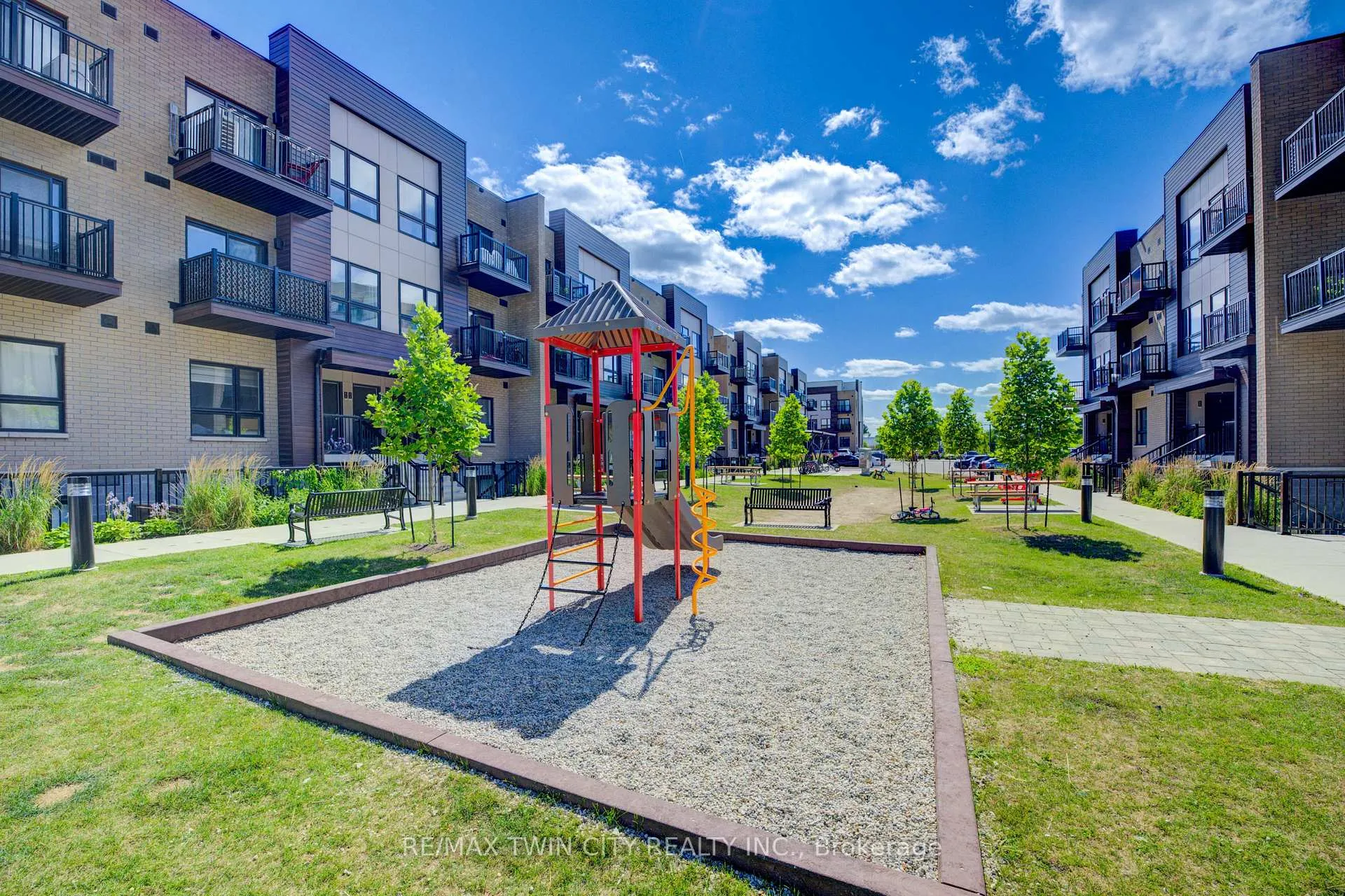 Photo 42 of Unit D13, 10 Palace Street, Kitchener, Laurentian Hills — HOMEH