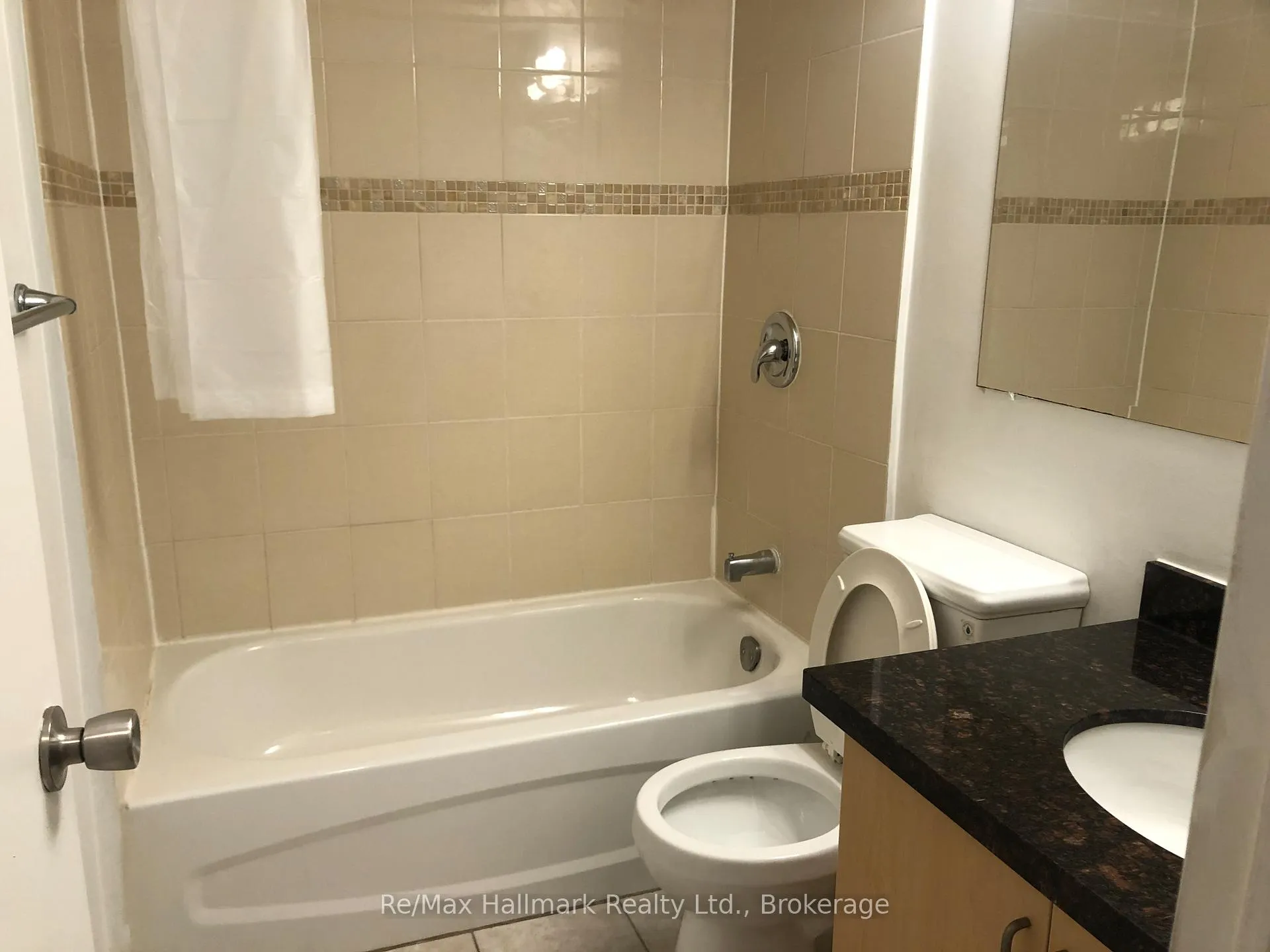 Photo 6 of Unit 2108, 3 Massey Square, Toronto, Crescent Town — HOMEH