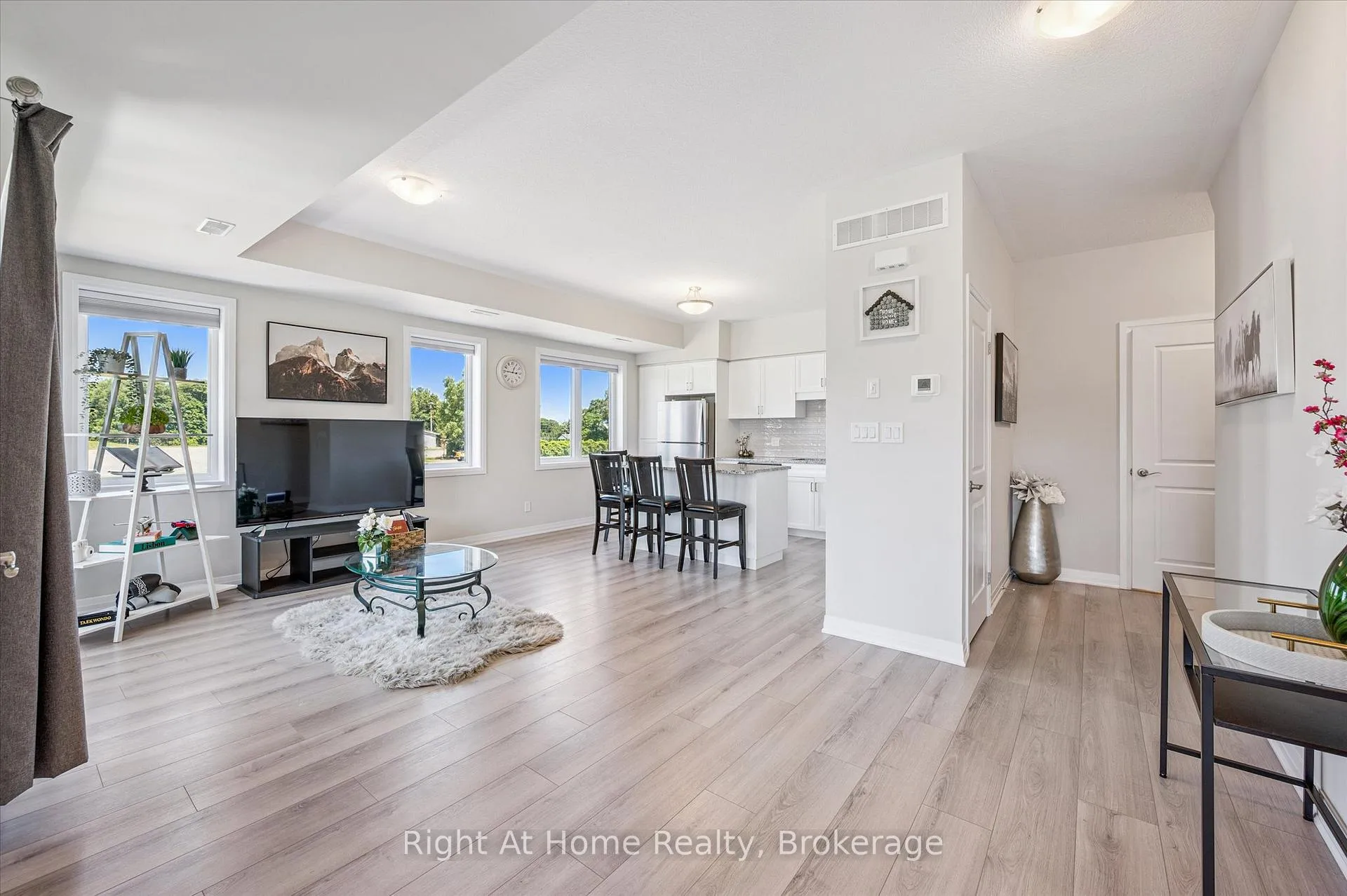 Photo 5 of 1570 Fischer-Hallman Road, Kitchener — HOMEH