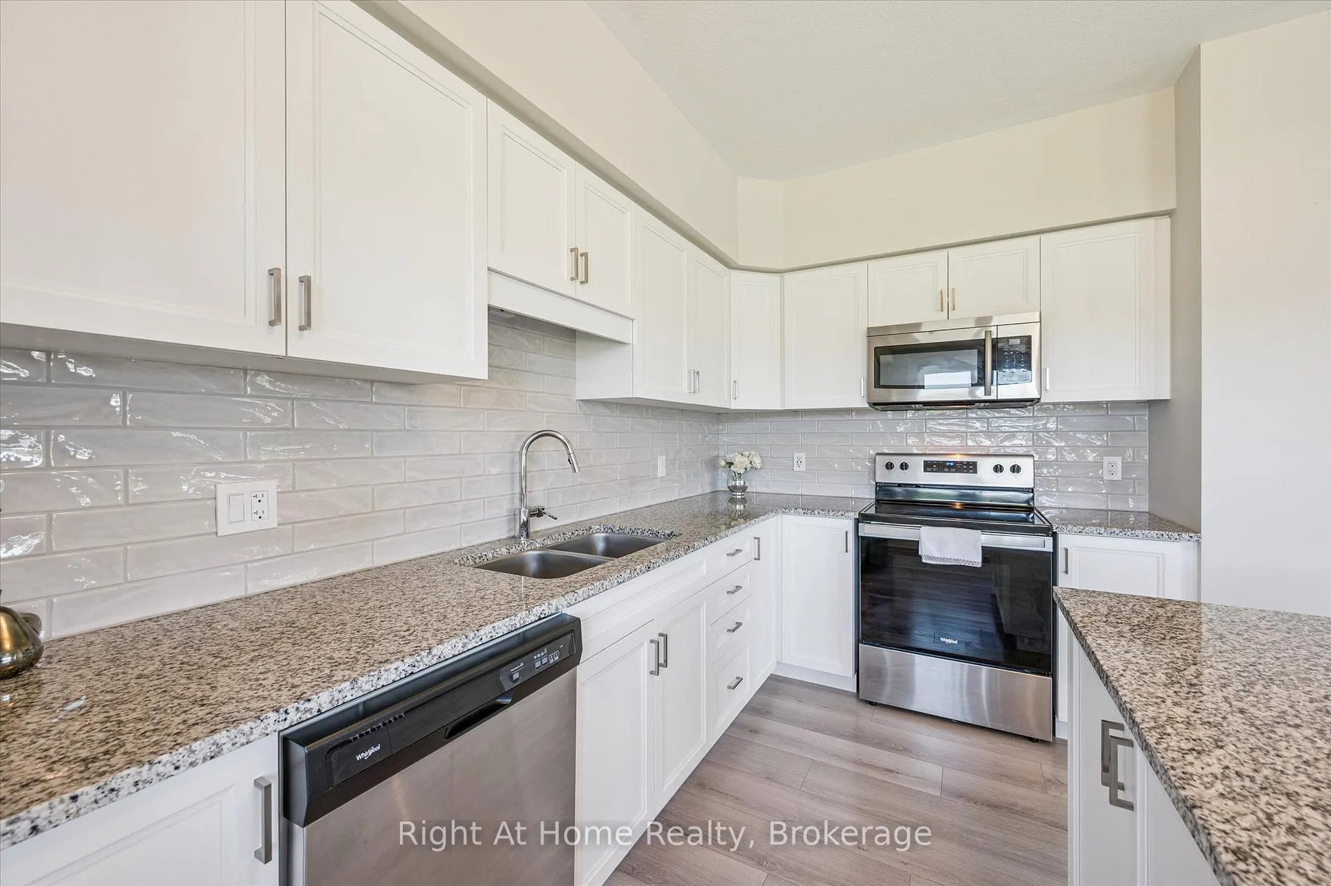 Photo 10 of 1570 Fischer-Hallman Road, Kitchener — HOMEH