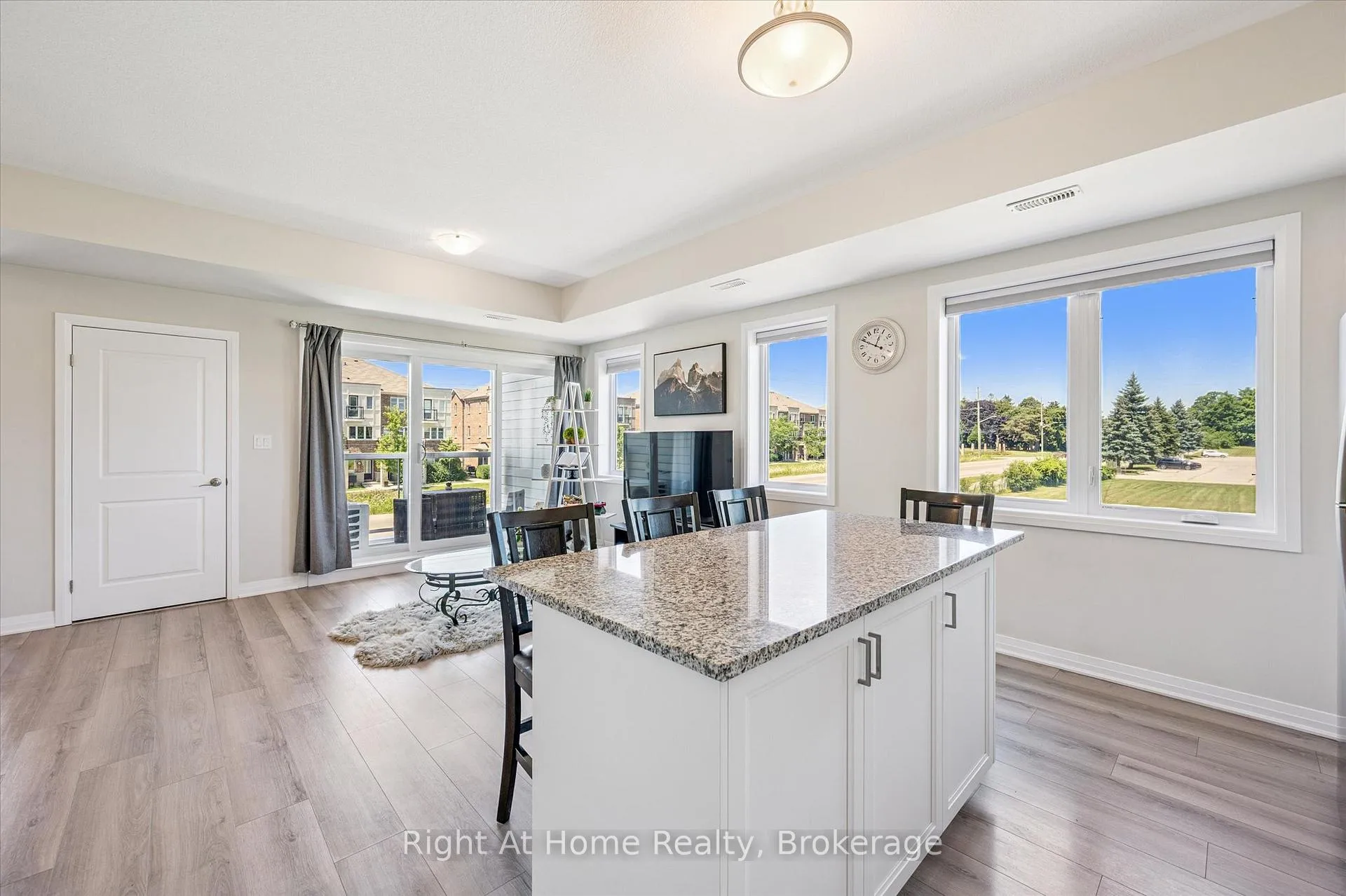 Photo 11 of 1570 Fischer-Hallman Road, Kitchener — HOMEH