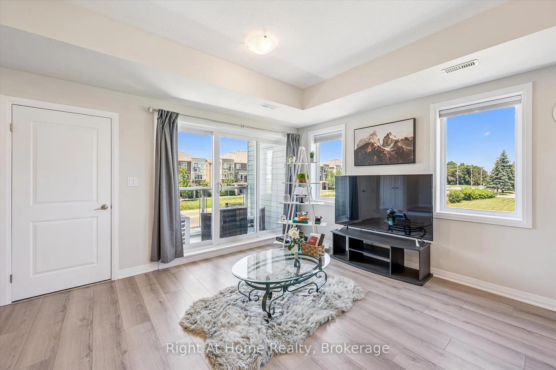 Photo 12 of 1570 Fischer-Hallman Road, Kitchener — HOMEH