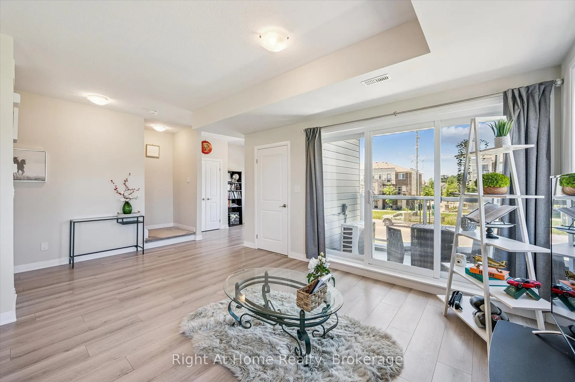 Photo 13 of 1570 Fischer-Hallman Road, Kitchener — HOMEH