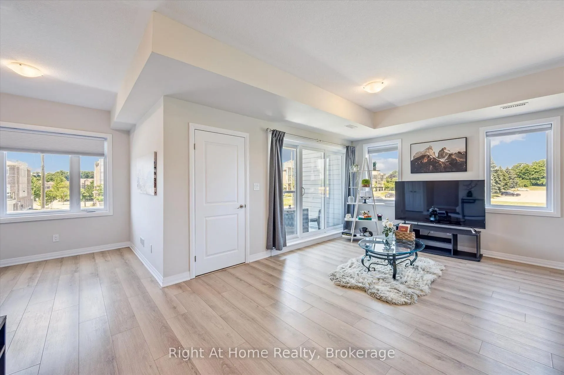 Photo 15 of 1570 Fischer-Hallman Road, Kitchener — HOMEH