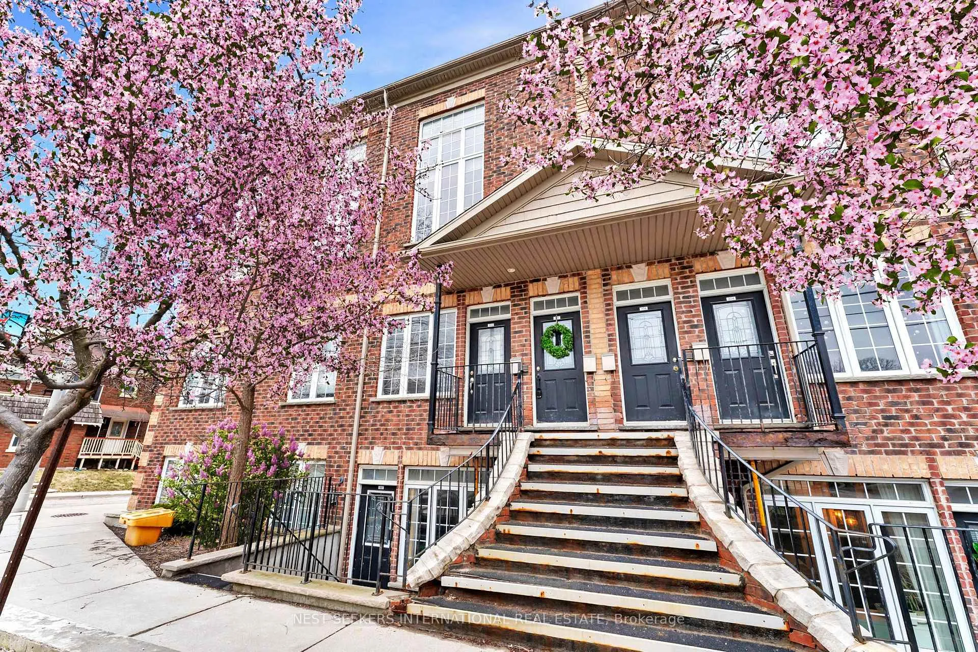 Photo 2 of Unit 303, 555 King Street E, Kitchener — HOMEH