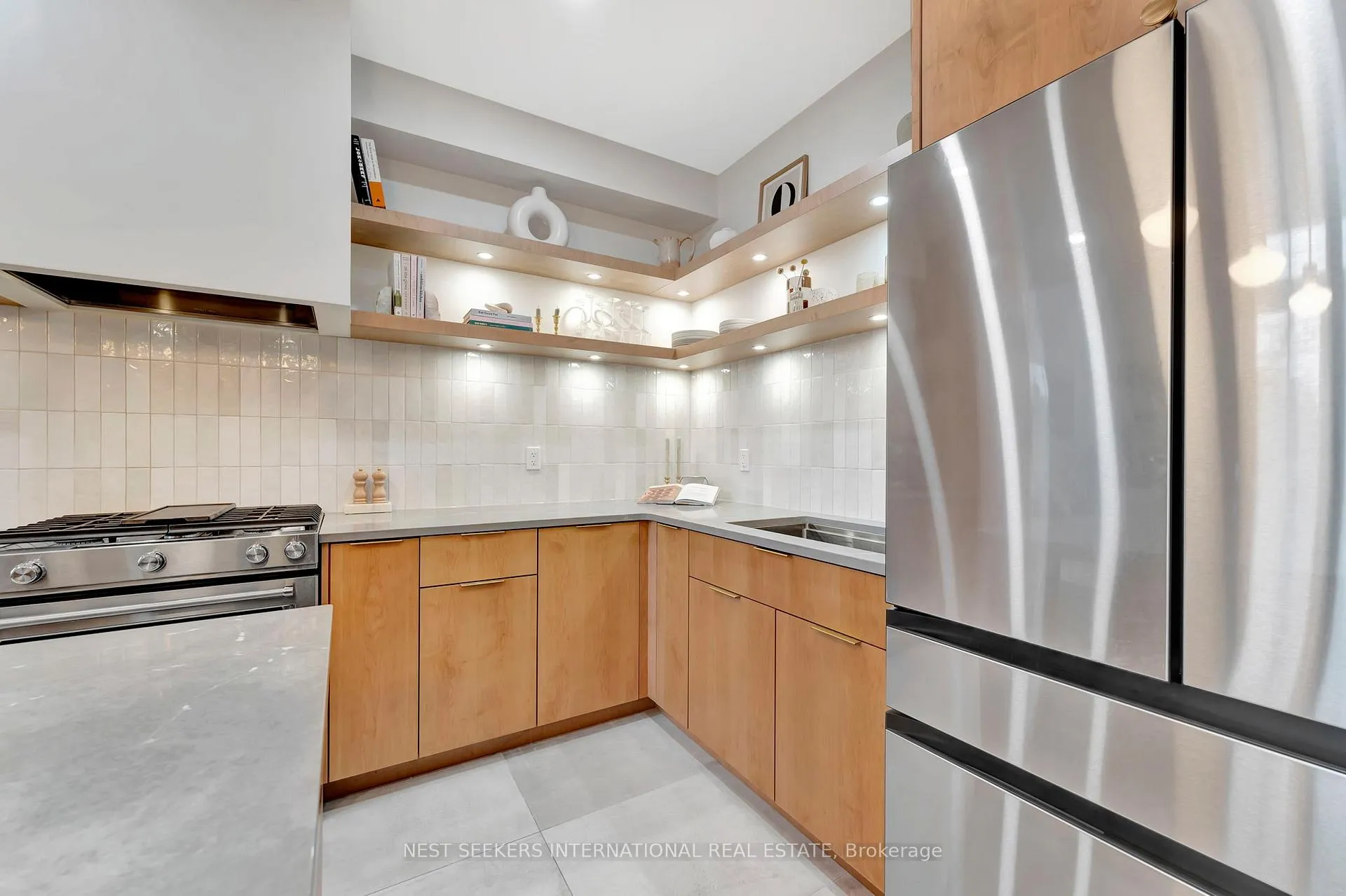 Photo 7 of Unit 303, 555 King Street E, Kitchener — HOMEH