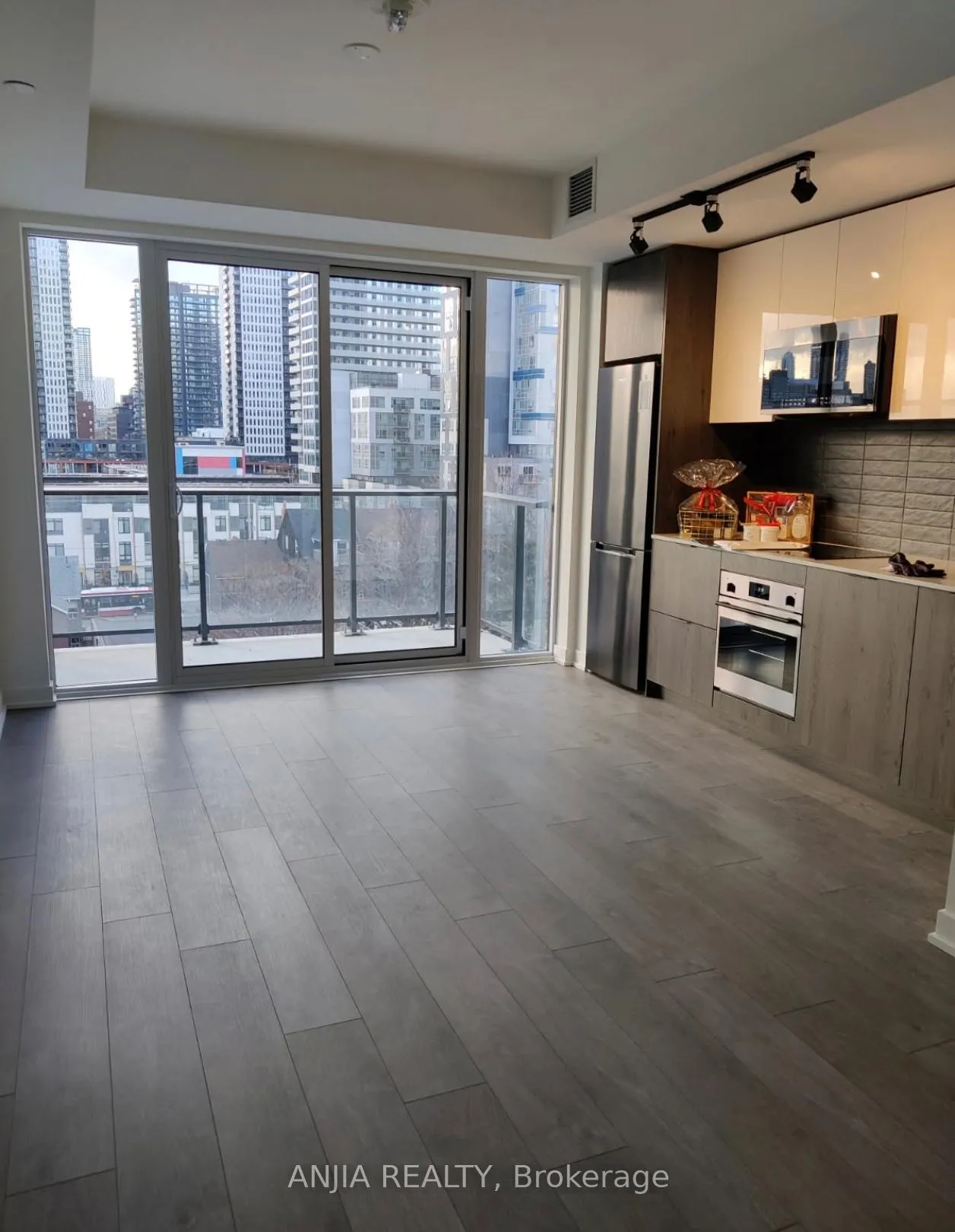 Photo 5 of Unit 618, 5 Defries Street, Toronto, Regent Park — HOMEH