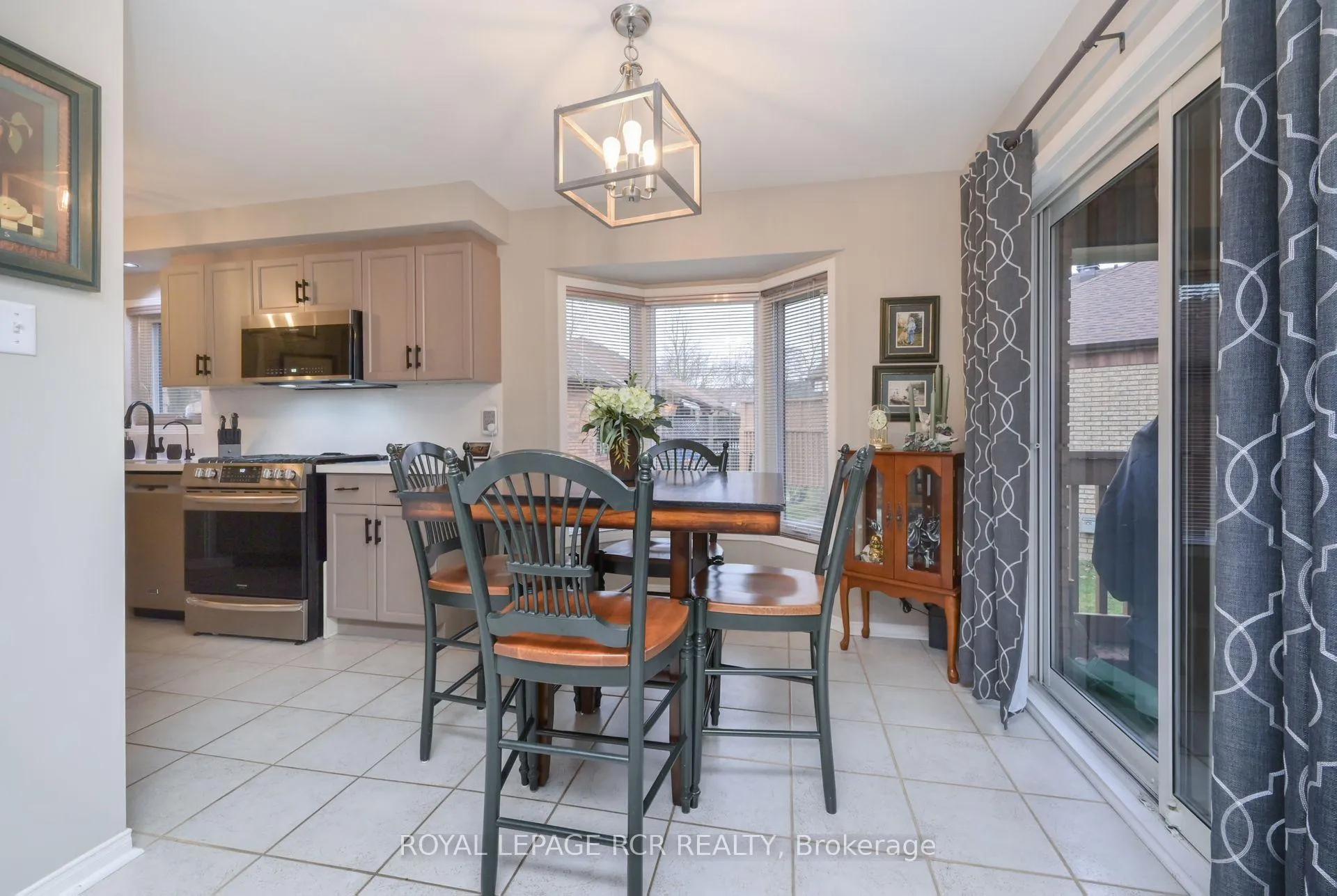 Photo 10 of 147 Riverview Road, New Tecumseth, Alliston — HOMEH