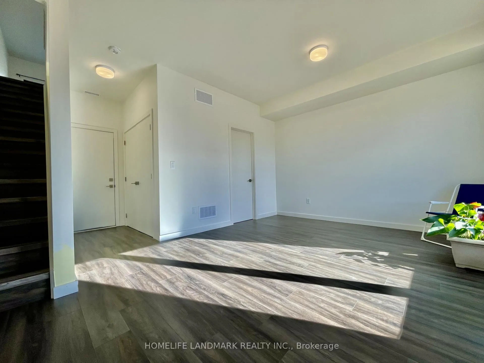 Photo 2 of 29 Rainwater Lane, Barrie, Holly — HOMEH