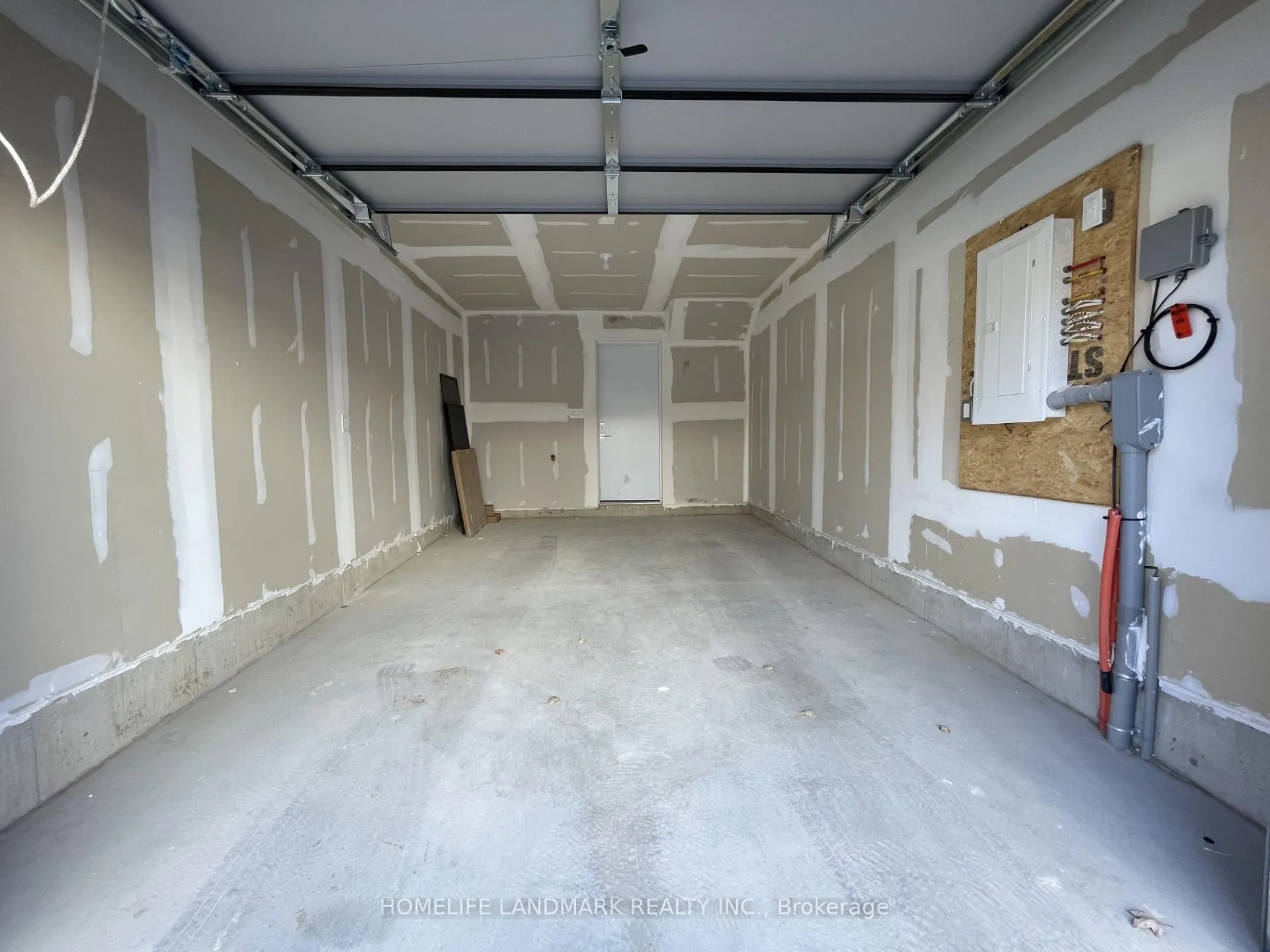 Photo 24 of 29 Rainwater Lane, Barrie, Holly — HOMEH