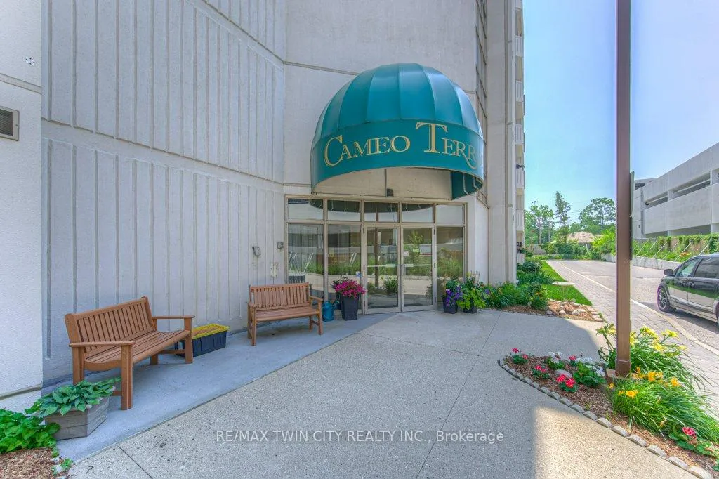 Photo 2 of Unit 202, 3267 King Street E, Kitchener — HOMEH