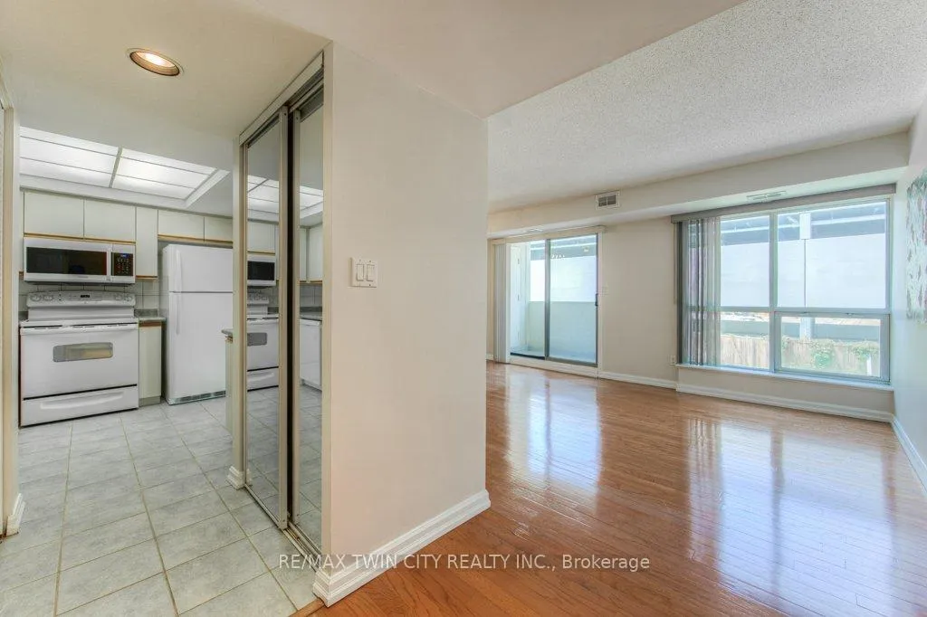 Photo 4 of Unit 202, 3267 King Street E, Kitchener — HOMEH