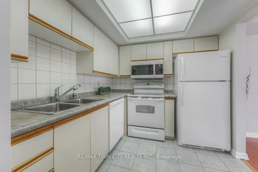 Photo 6 of Unit 202, 3267 King Street E, Kitchener — HOMEH