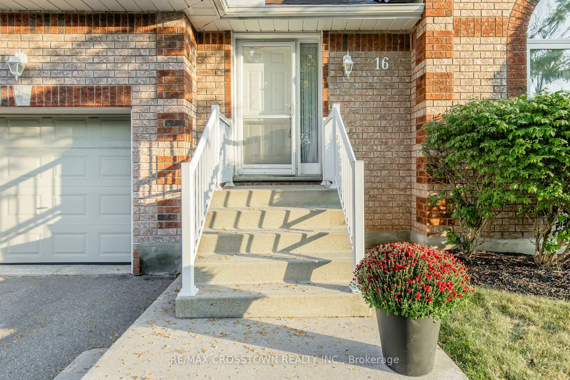 Photo 3 of Unit 16, 358 Little Avenue, Barrie, Painswick North — HOMEH