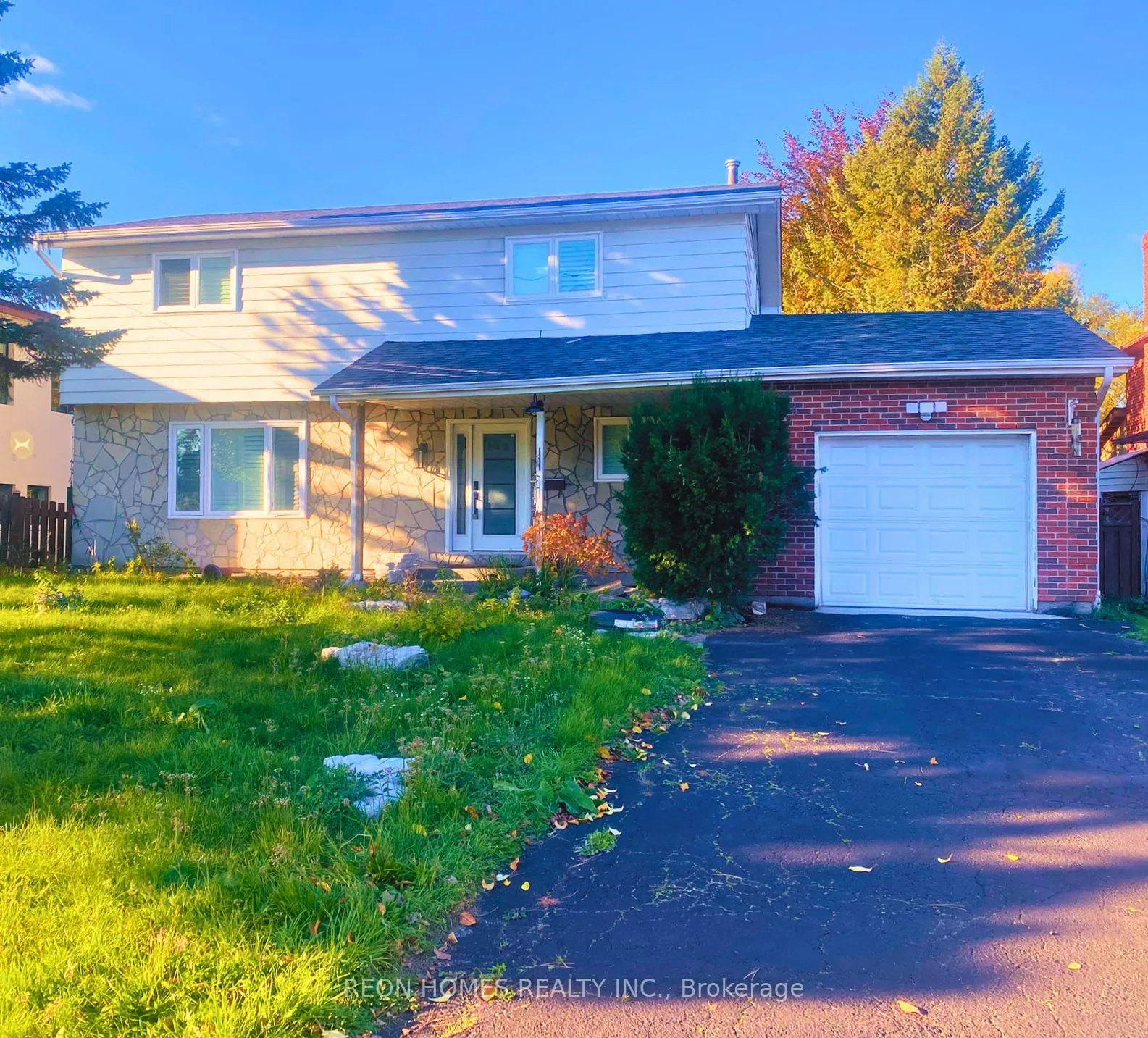 Front of Unit (Main), 724 Sheppard Avenue