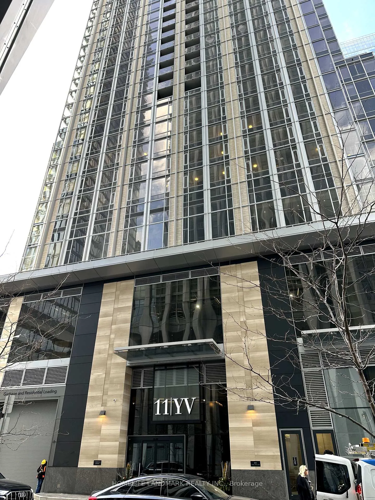 Front of Unit 1605, 11 Yorkville Avenue
