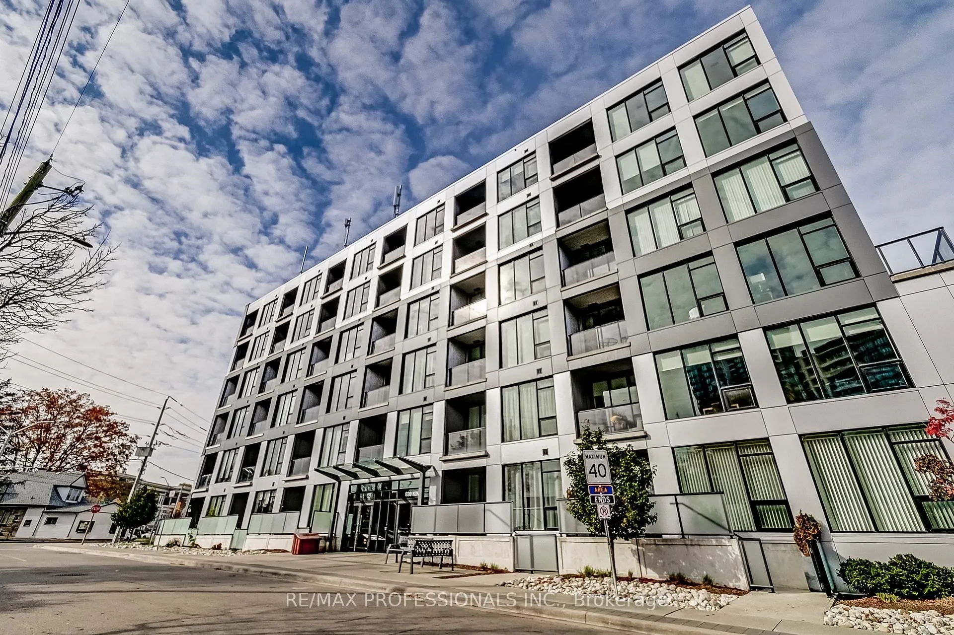Photo 1 of Unit 421, 690 King Street W, Kitchener, KW Hospital — HOMEH