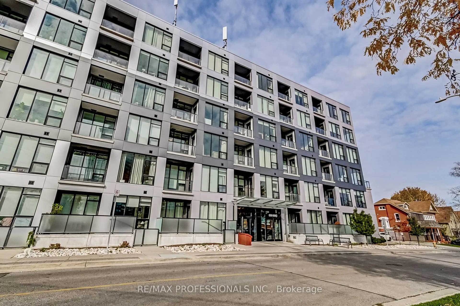 Photo 3 of Unit 421, 690 King Street W, Kitchener, KW Hospital — HOMEH