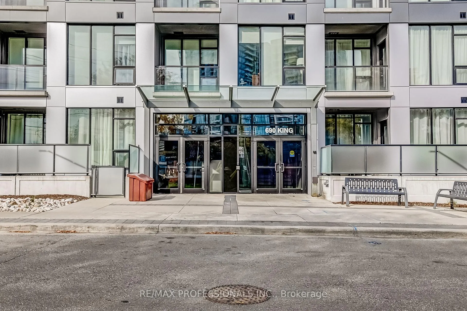Photo 4 of Unit 421, 690 King Street W, Kitchener, KW Hospital — HOMEH