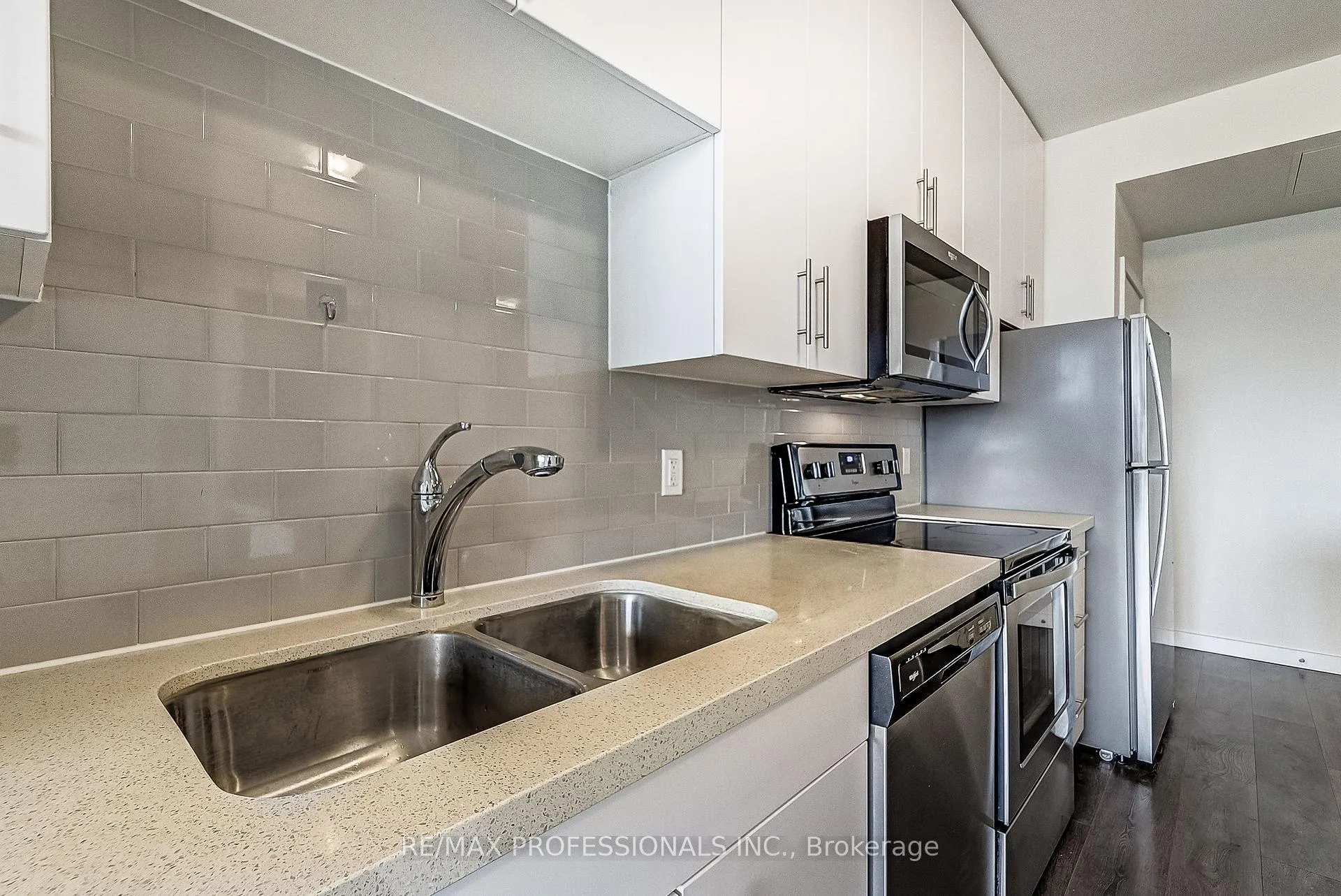 Photo 12 of Unit 421, 690 King Street W, Kitchener, KW Hospital — HOMEH
