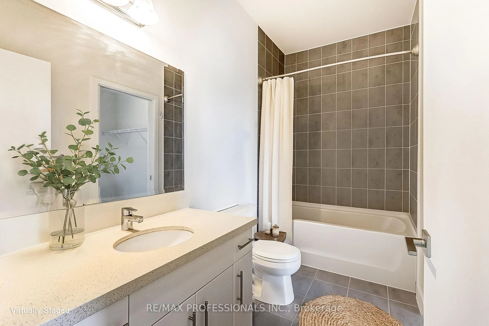 Photo 23 of Unit 421, 690 King Street W, Kitchener, KW Hospital — HOMEH