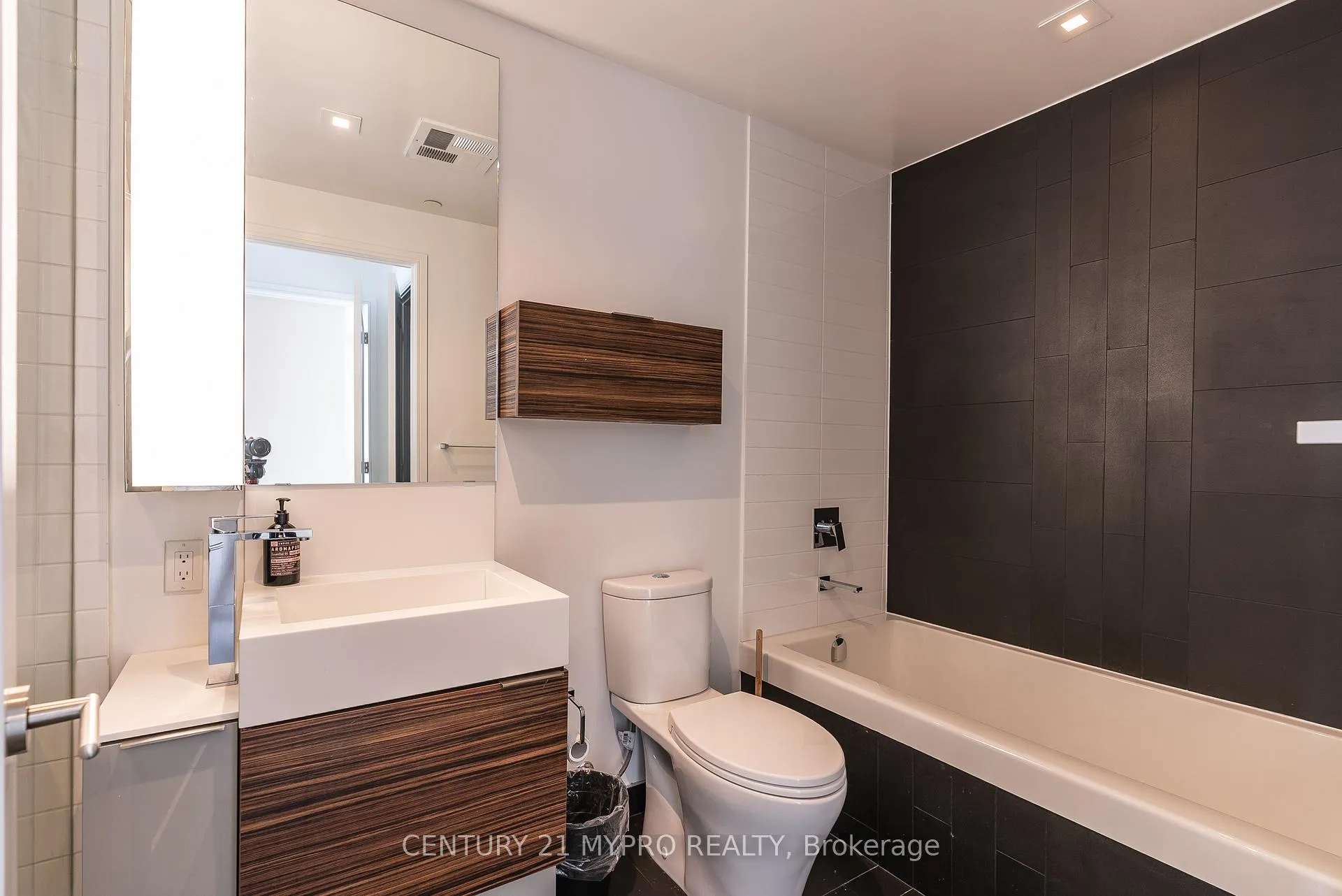 Photo 17 of Unit 4706, 88 Scott Street, Toronto, Church-Yonge Corridor — HOMEH