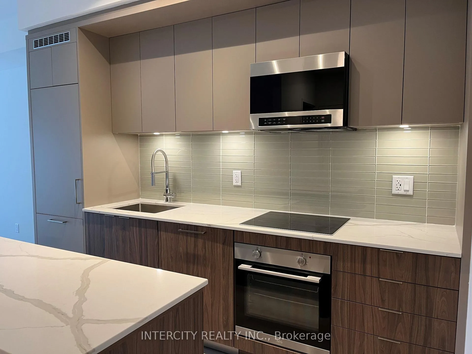 Photo 2 of Unit 202, 863 St. Clair Avenue W, Toronto, Wychwood — HOMEH