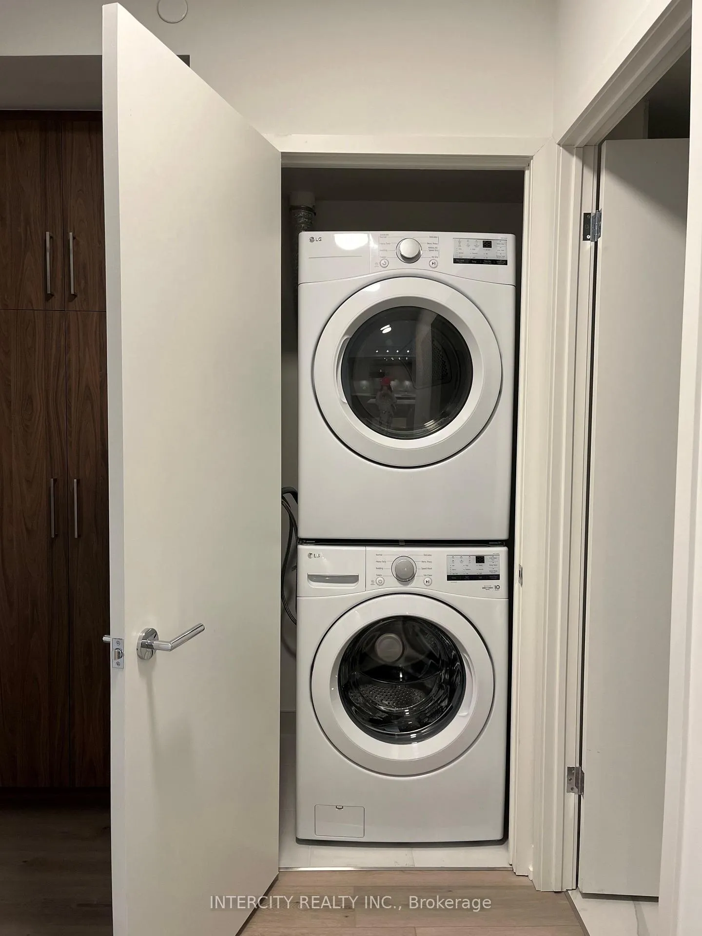 Photo 12 of Unit 202, 863 St. Clair Avenue W, Toronto, Wychwood — HOMEH