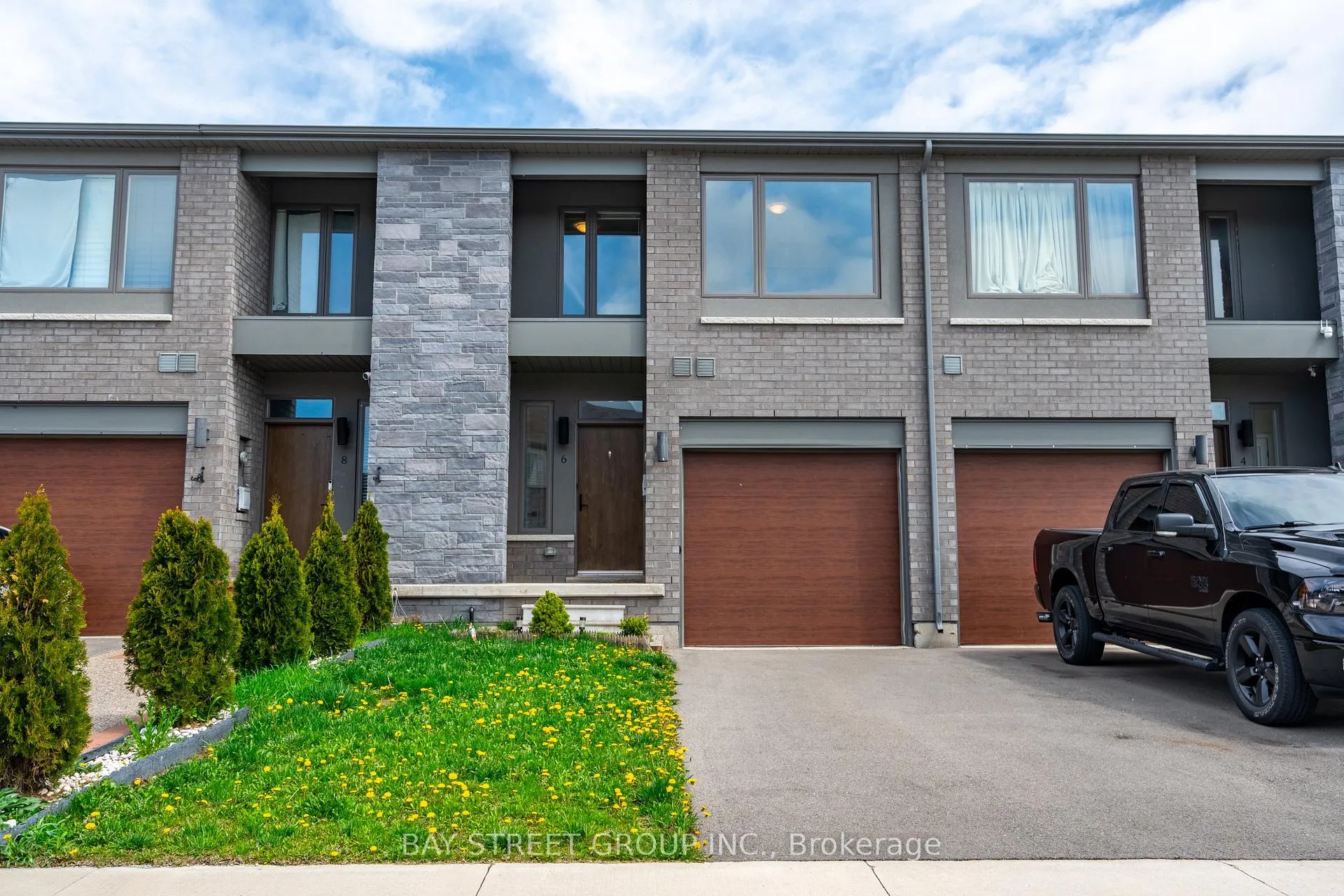 Photo 2 of 6 Bedrock Drive, Hamilton, Stoney Creek — HOMEH