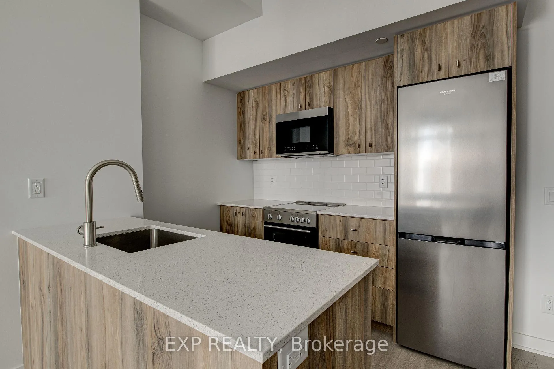 Photo 7 of Unit 207, 25 Wellington Street S, Kitchener — HOMEH
