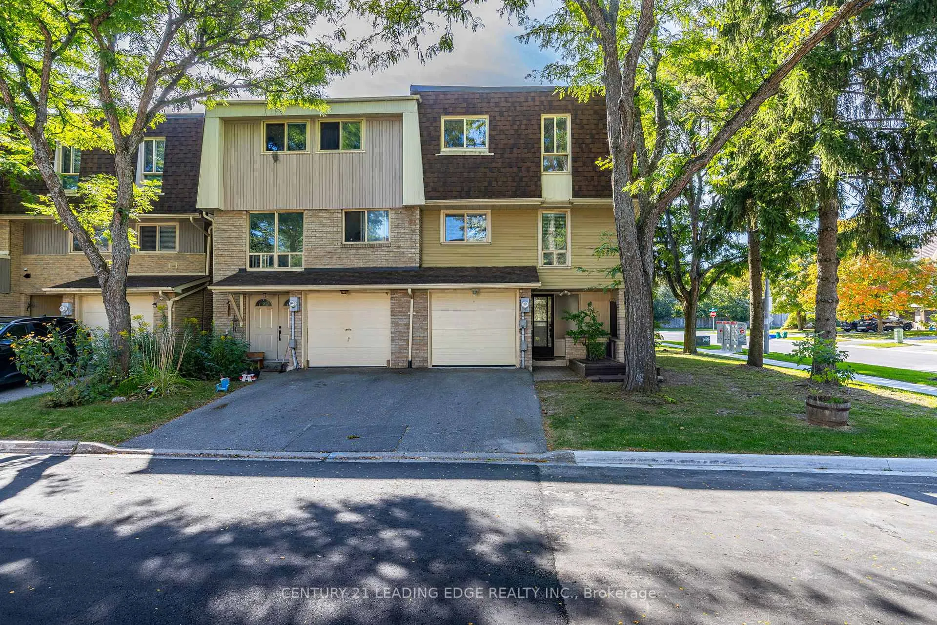 Photo 1 of 129 Poplar Crescent, Aurora, Aurora Highlands — HOMEH