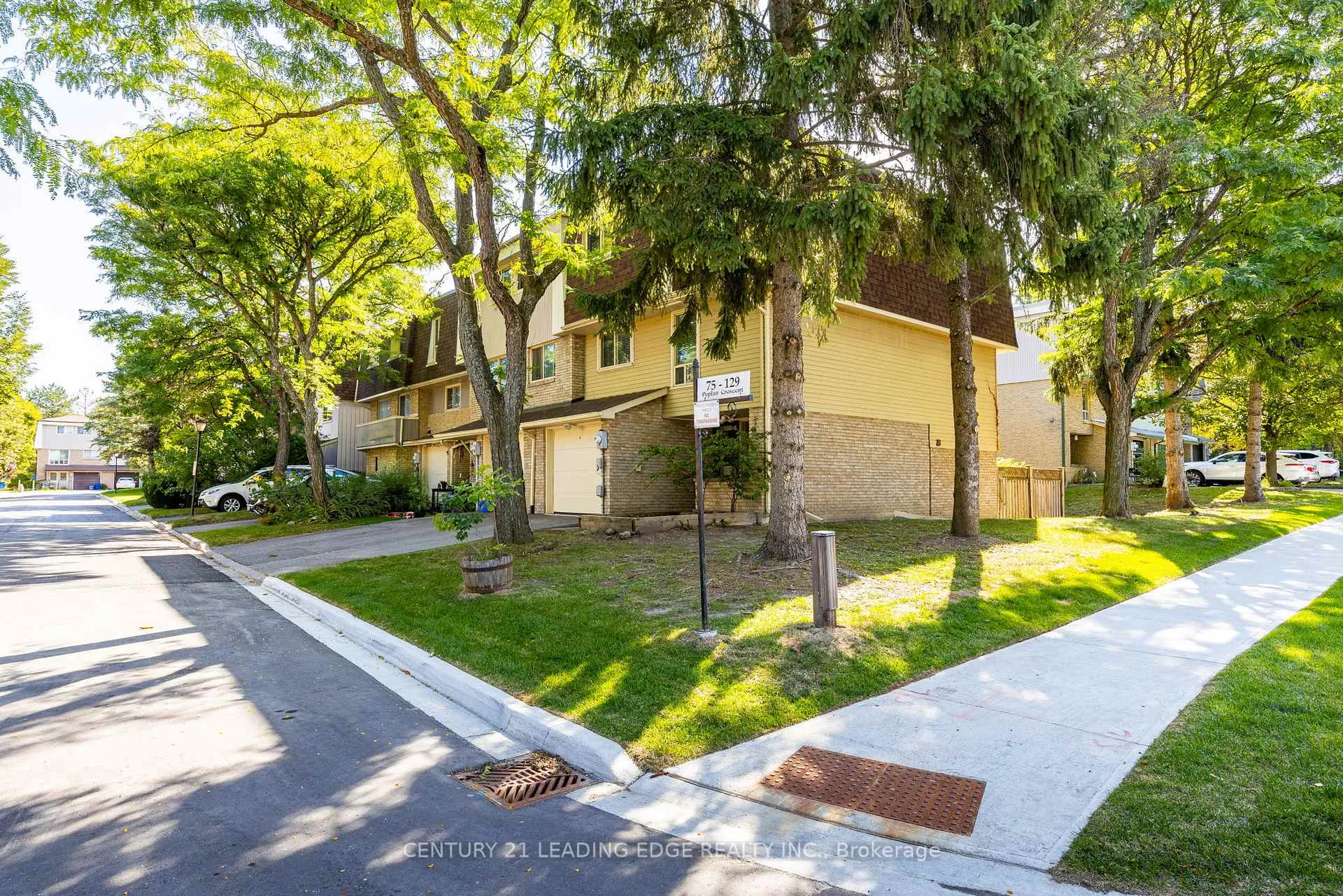 Photo 2 of 129 Poplar Crescent, Aurora, Aurora Highlands — HOMEH