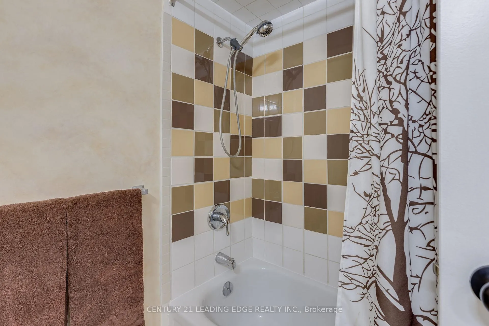 Photo 20 of 129 Poplar Crescent, Aurora, Aurora Highlands — HOMEH