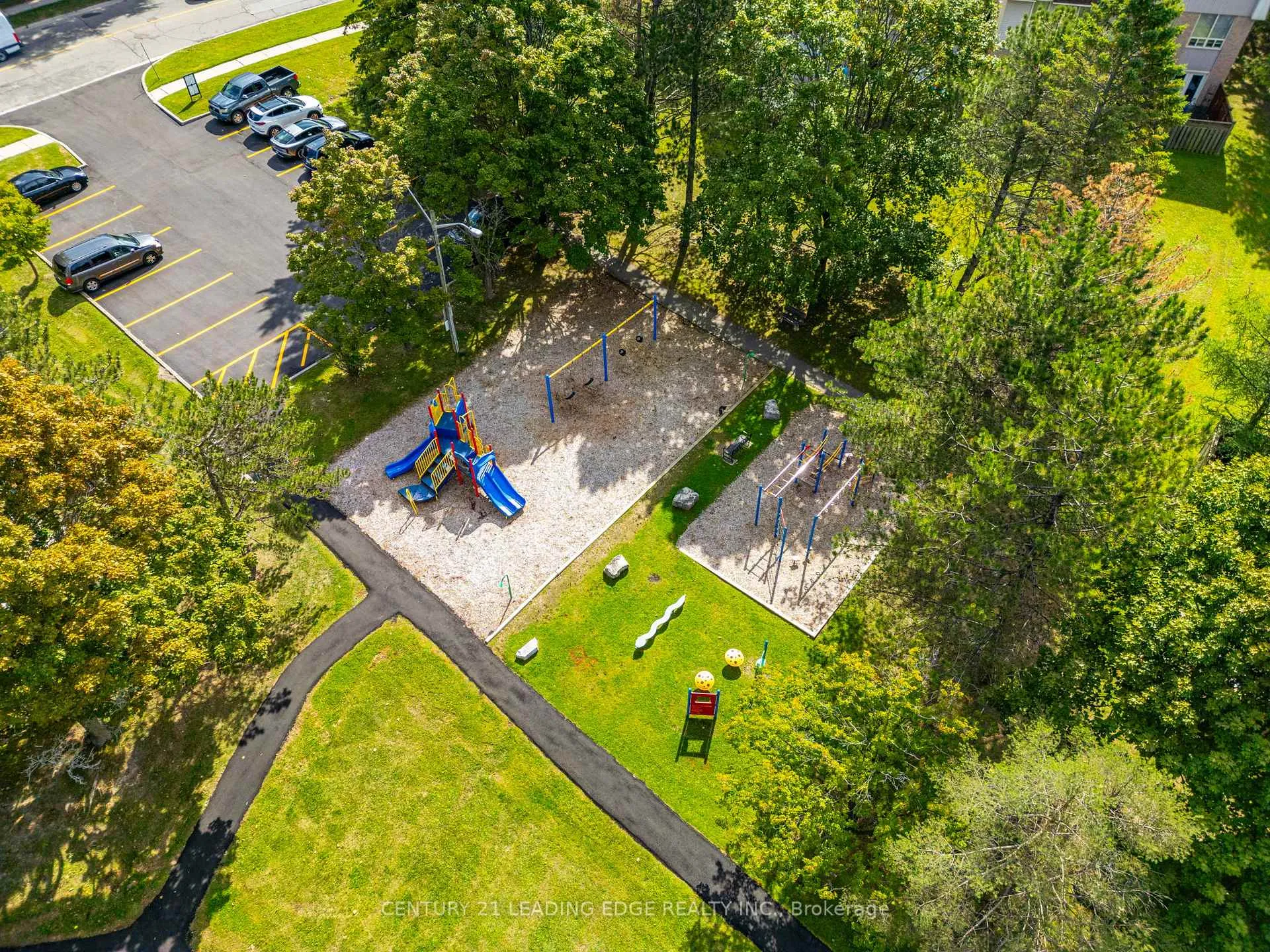 Photo 30 of 129 Poplar Crescent, Aurora, Aurora Highlands — HOMEH