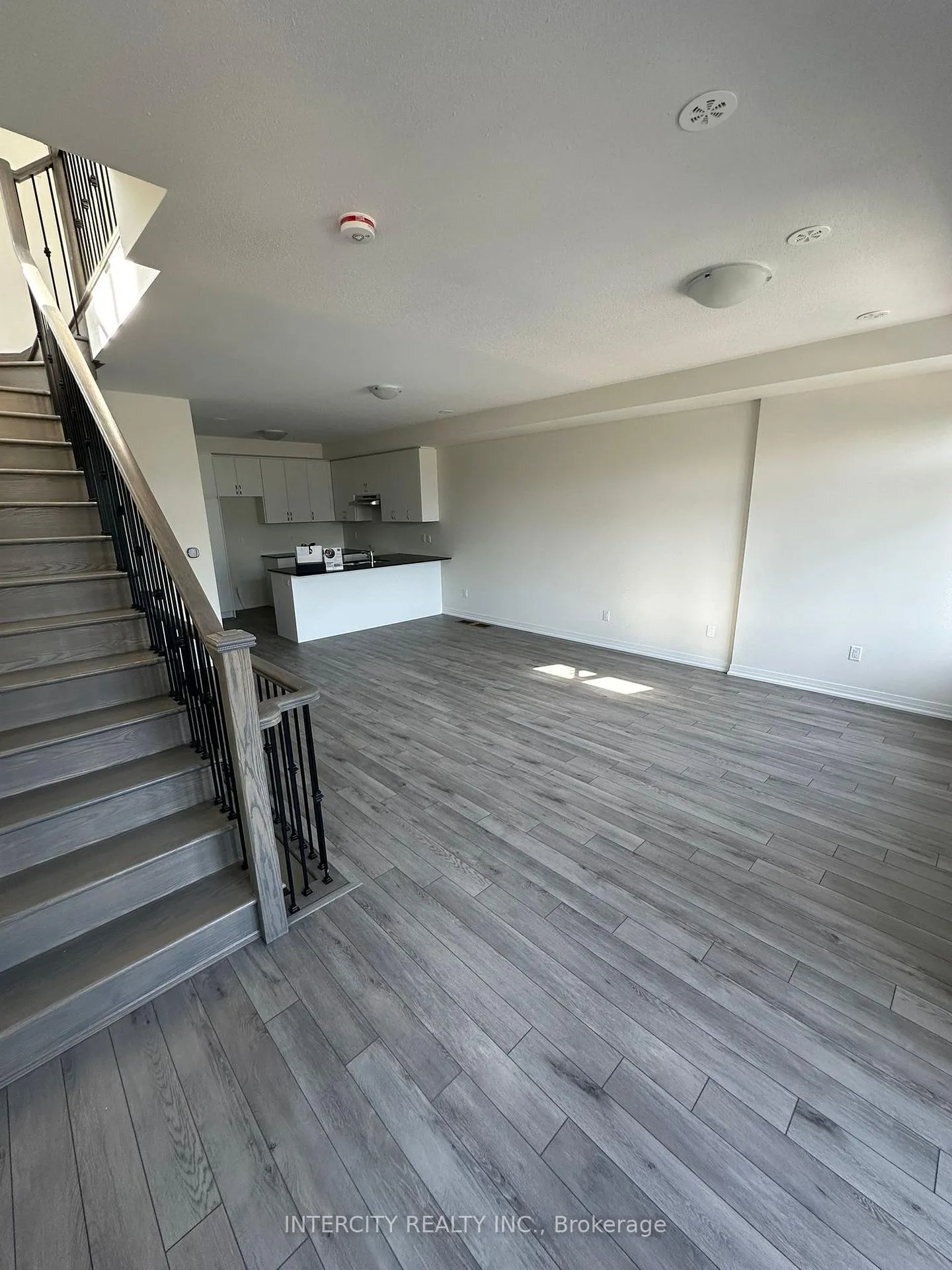 Photo 3 of 23 Bluebird Lane, Barrie, Painswick South — HOMEH