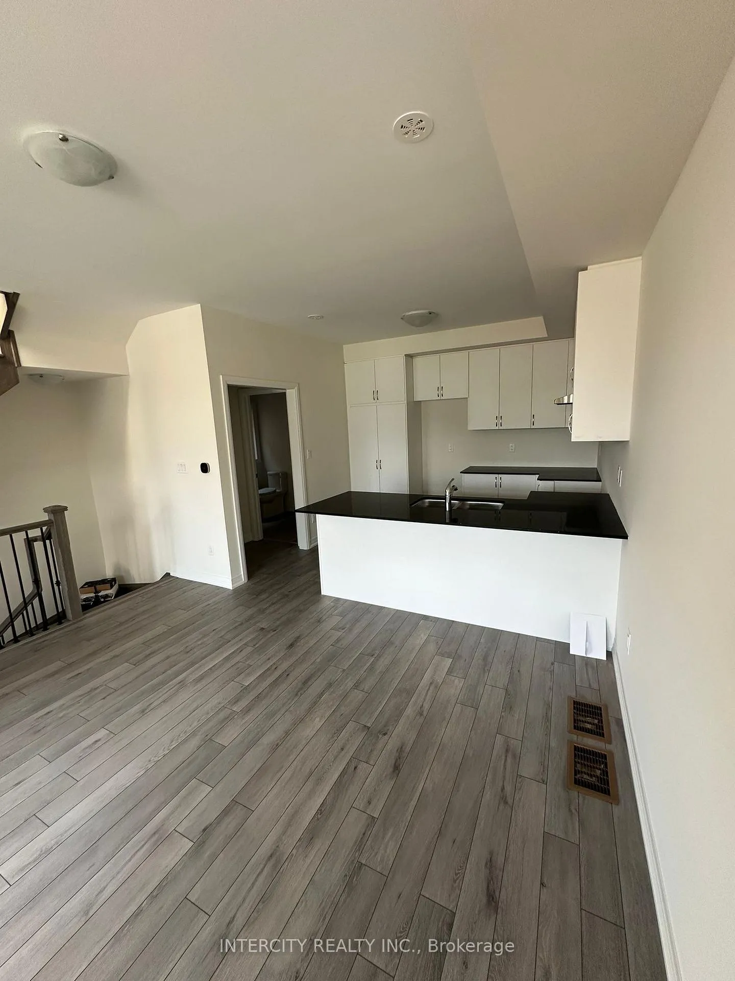 Photo 5 of 23 Bluebird Lane, Barrie, Painswick South — HOMEH