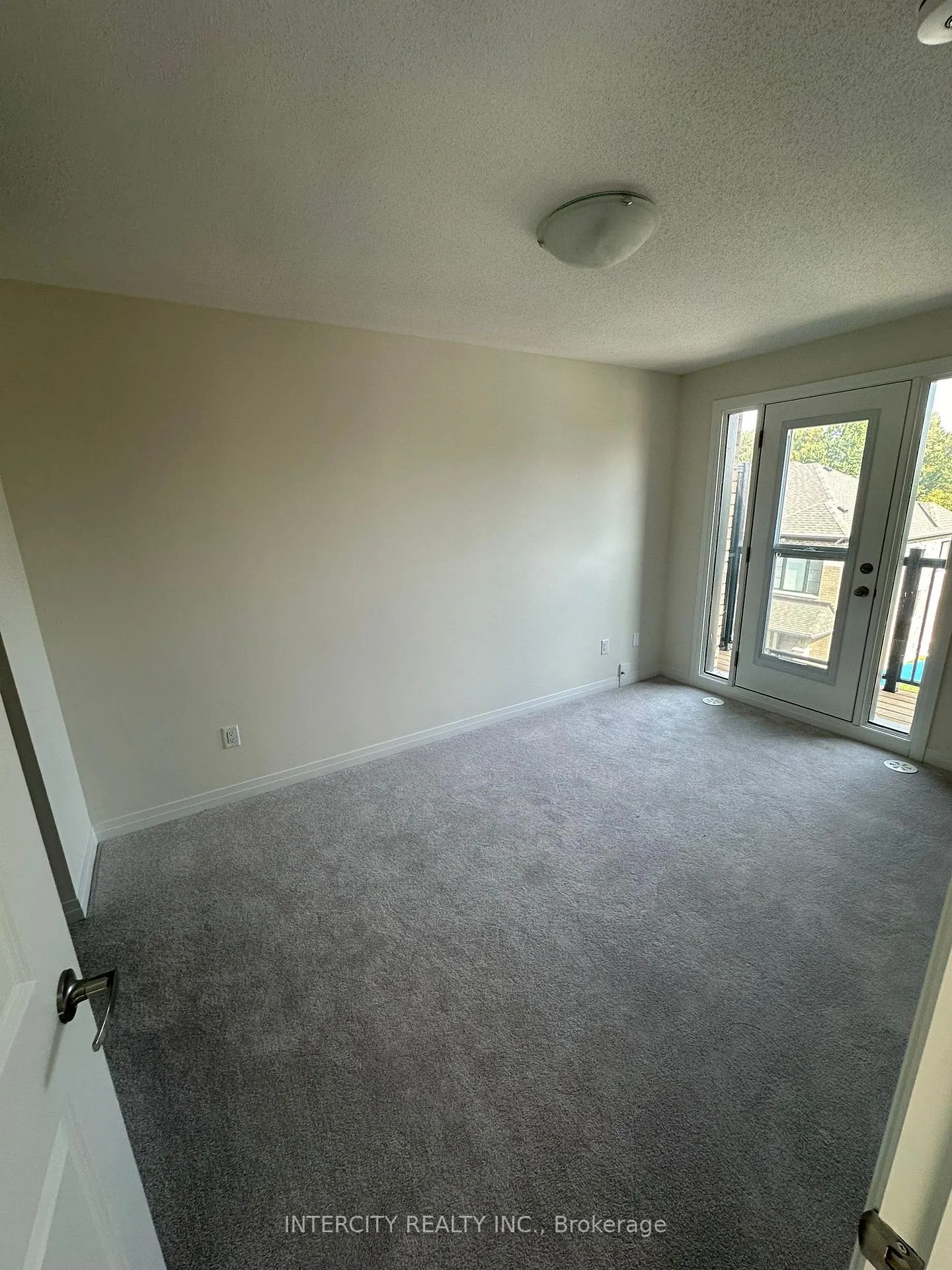 Photo 7 of 23 Bluebird Lane, Barrie, Painswick South — HOMEH