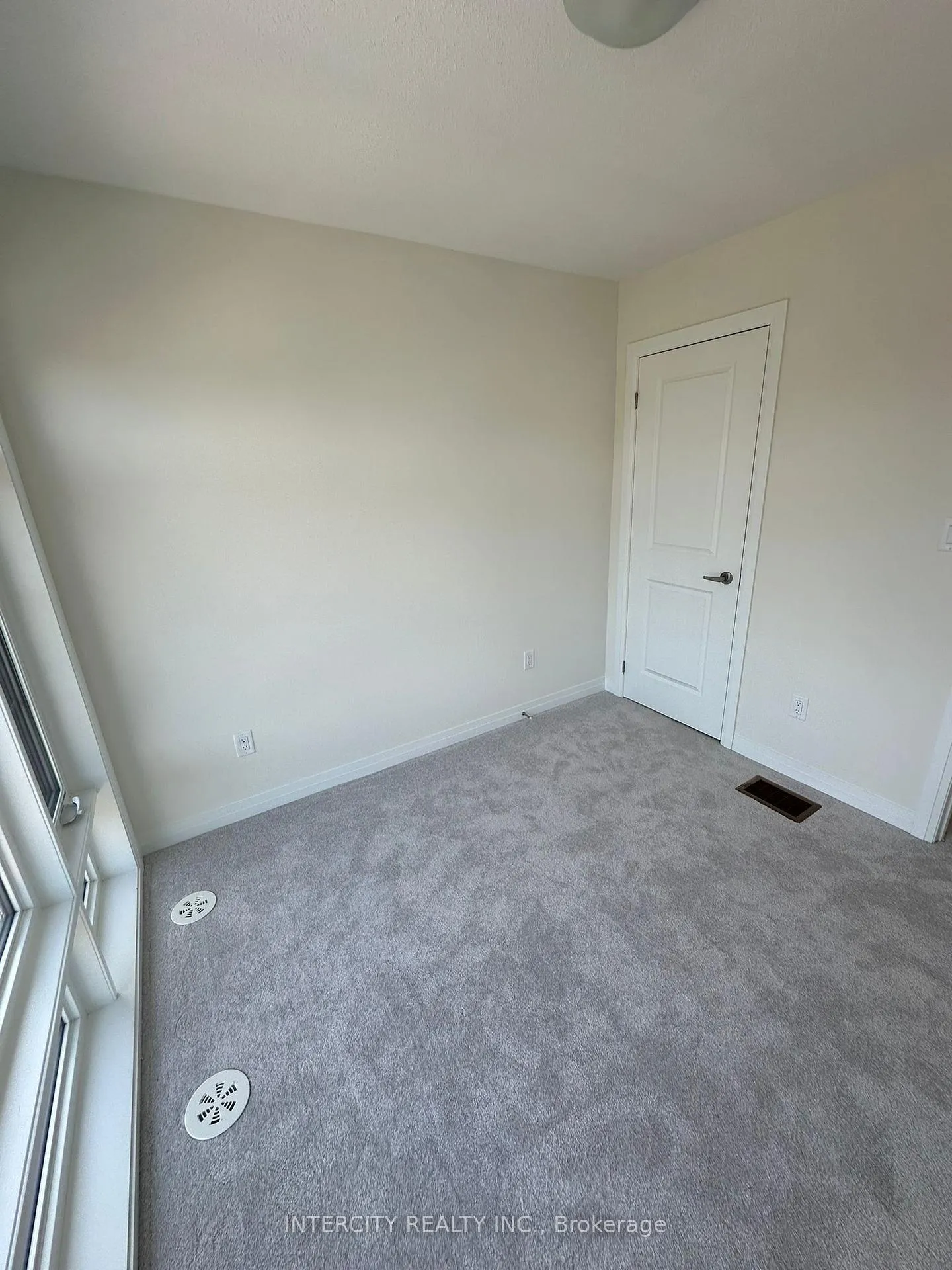 Photo 10 of 23 Bluebird Lane, Barrie, Painswick South — HOMEH