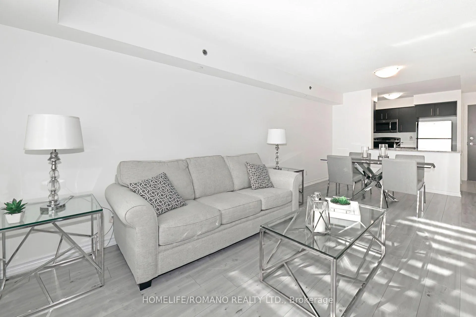 Photo 4 of Unit 427, 35 Saranac Boulevard, Toronto, Englemount-Lawrence — HOMEH