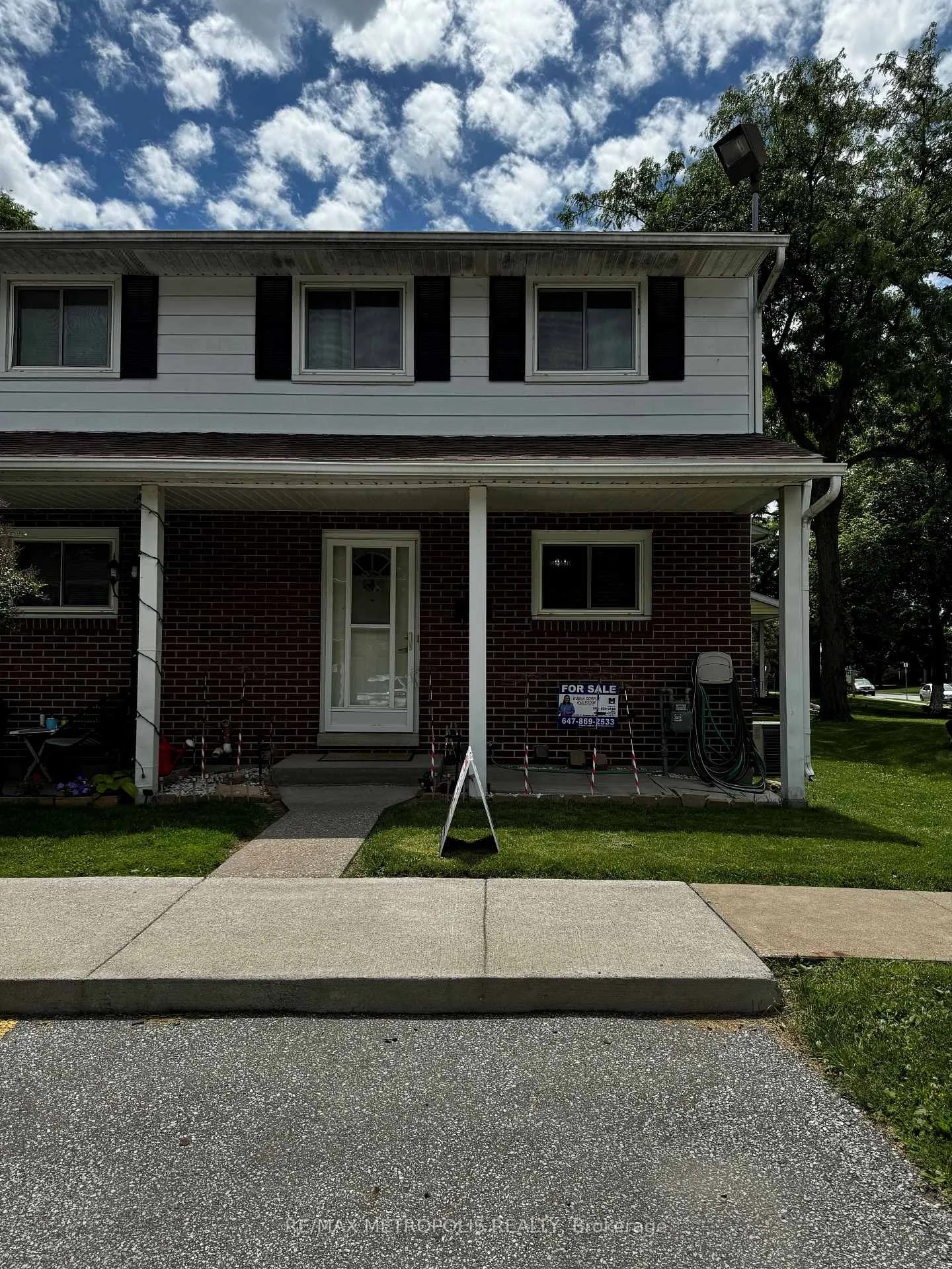 Photo 2 of Unit 2, 2994 Meadowbrook Lane, Windsor — HOMEH