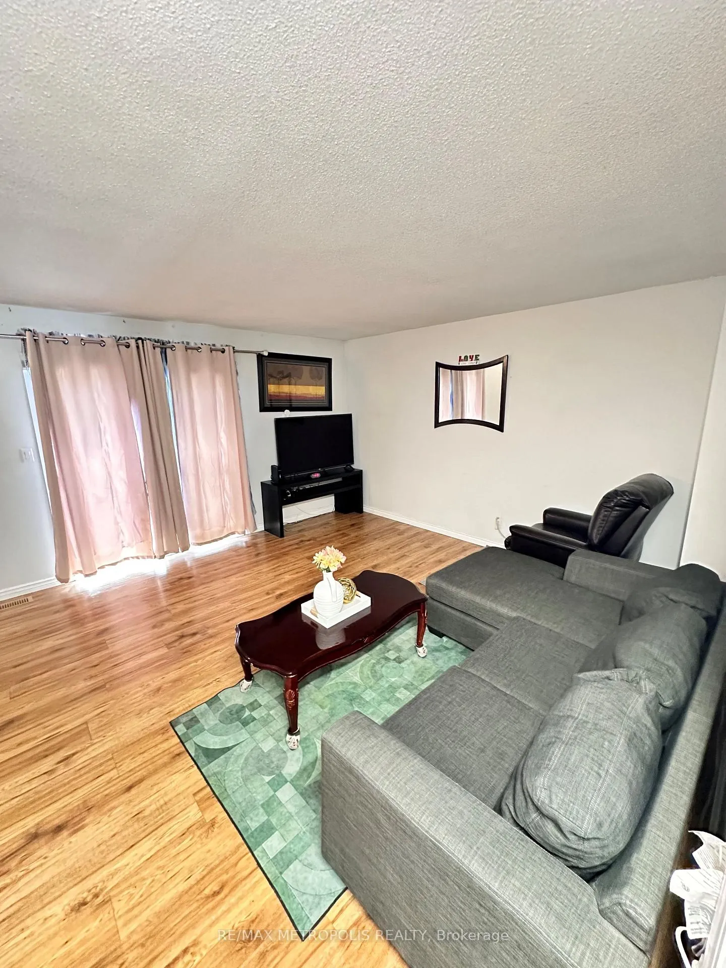 Photo 8 of Unit 2, 2994 Meadowbrook Lane, Windsor — HOMEH